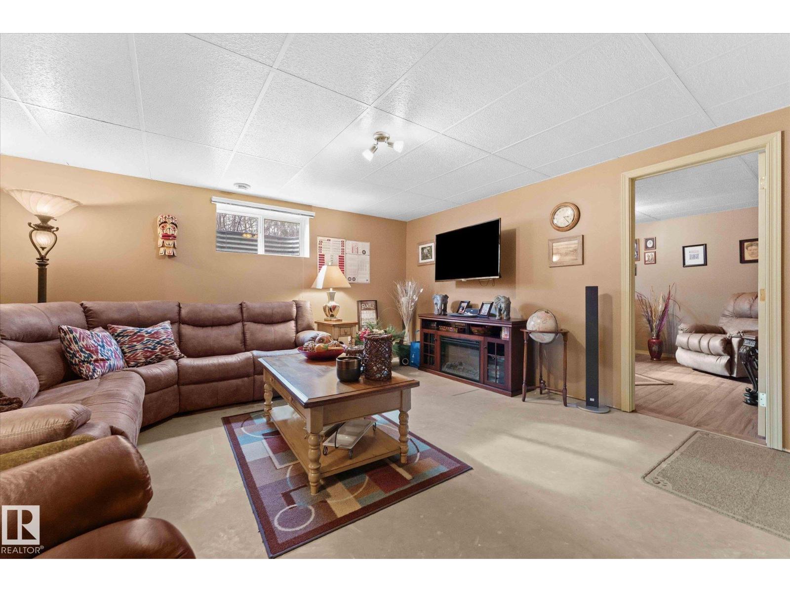 #460 48057 RGE RD 272 - 32