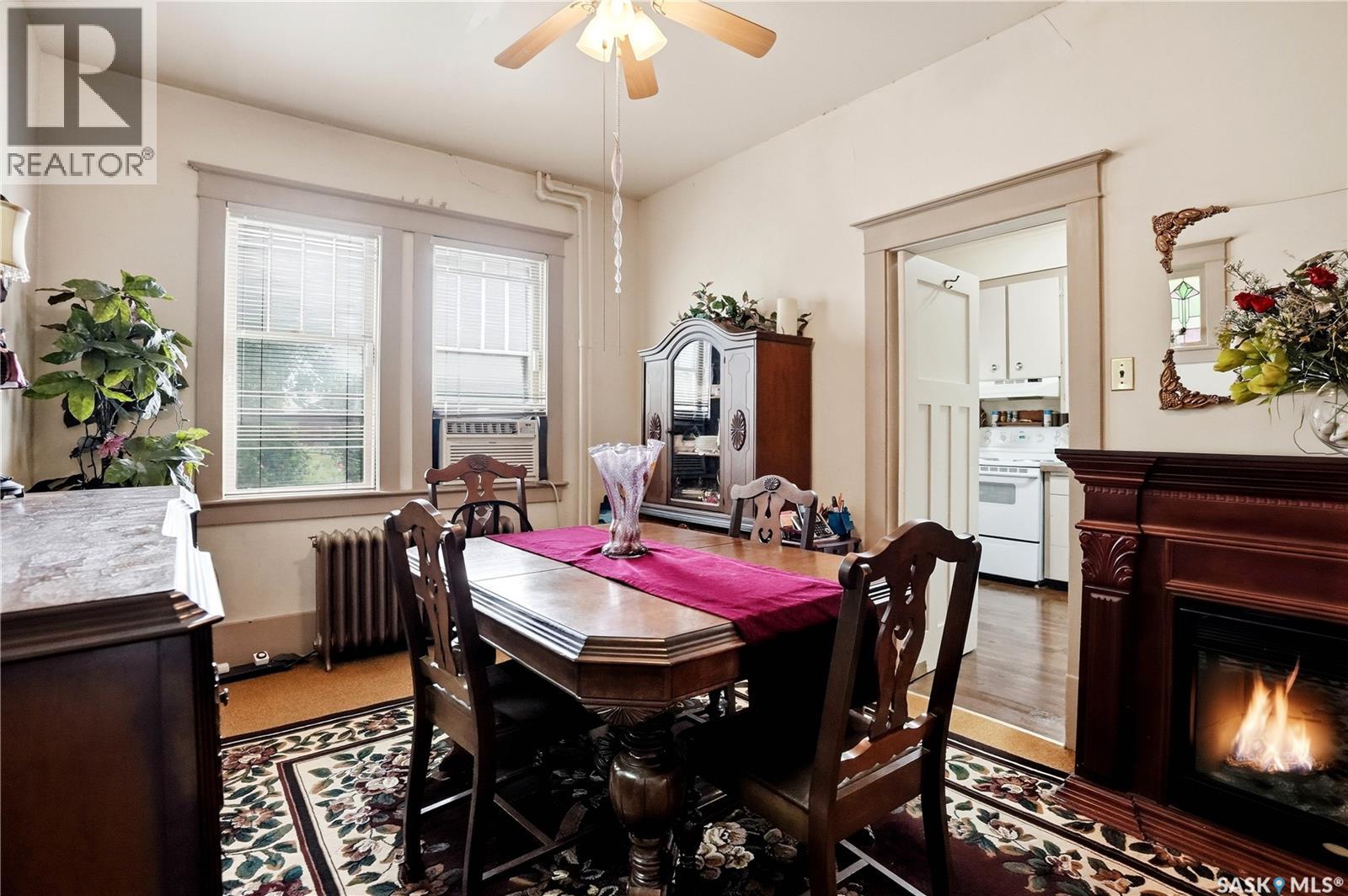 1320 VICTORIA AVENUE - 10