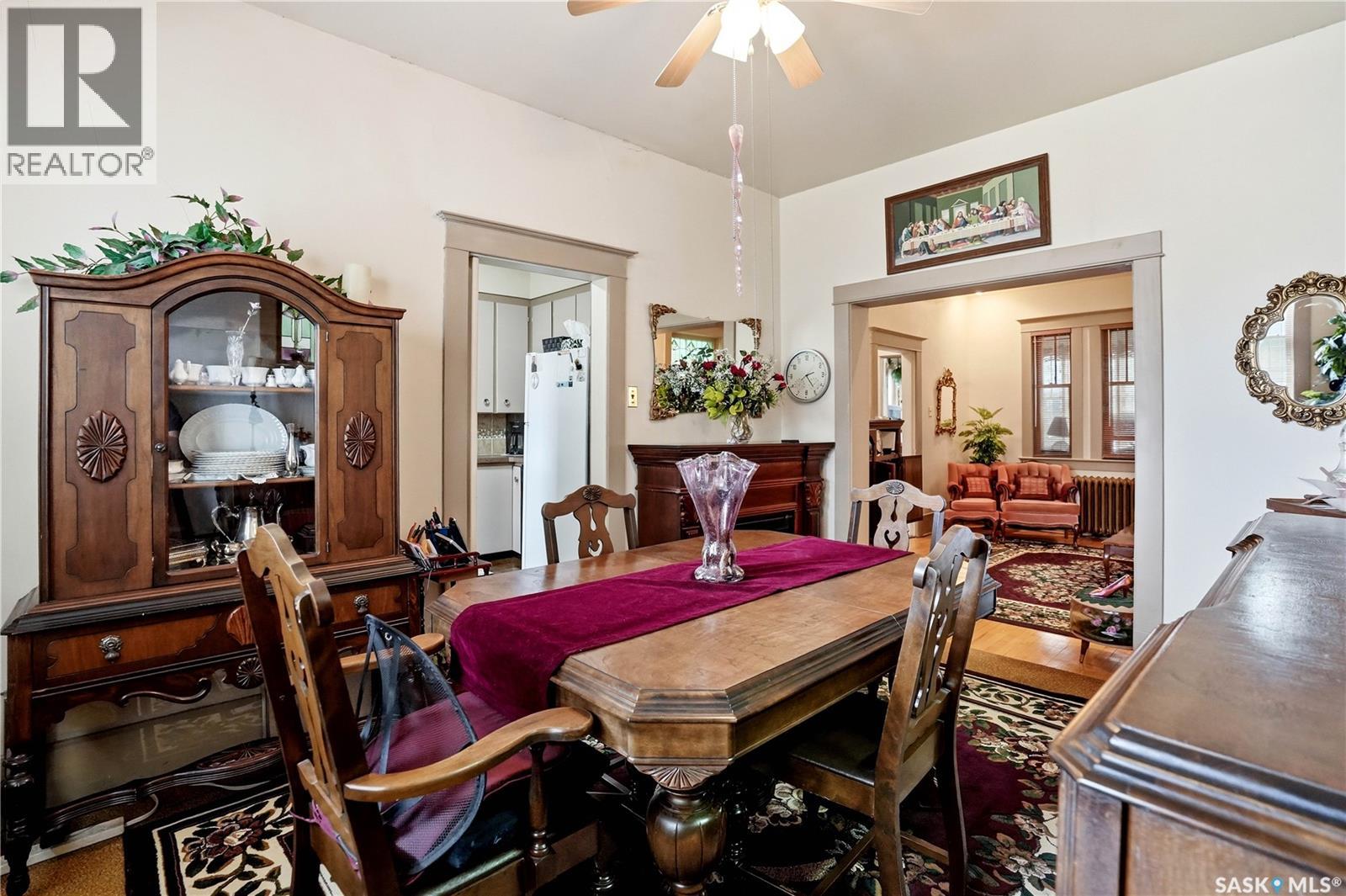 1320 VICTORIA AVENUE - 11