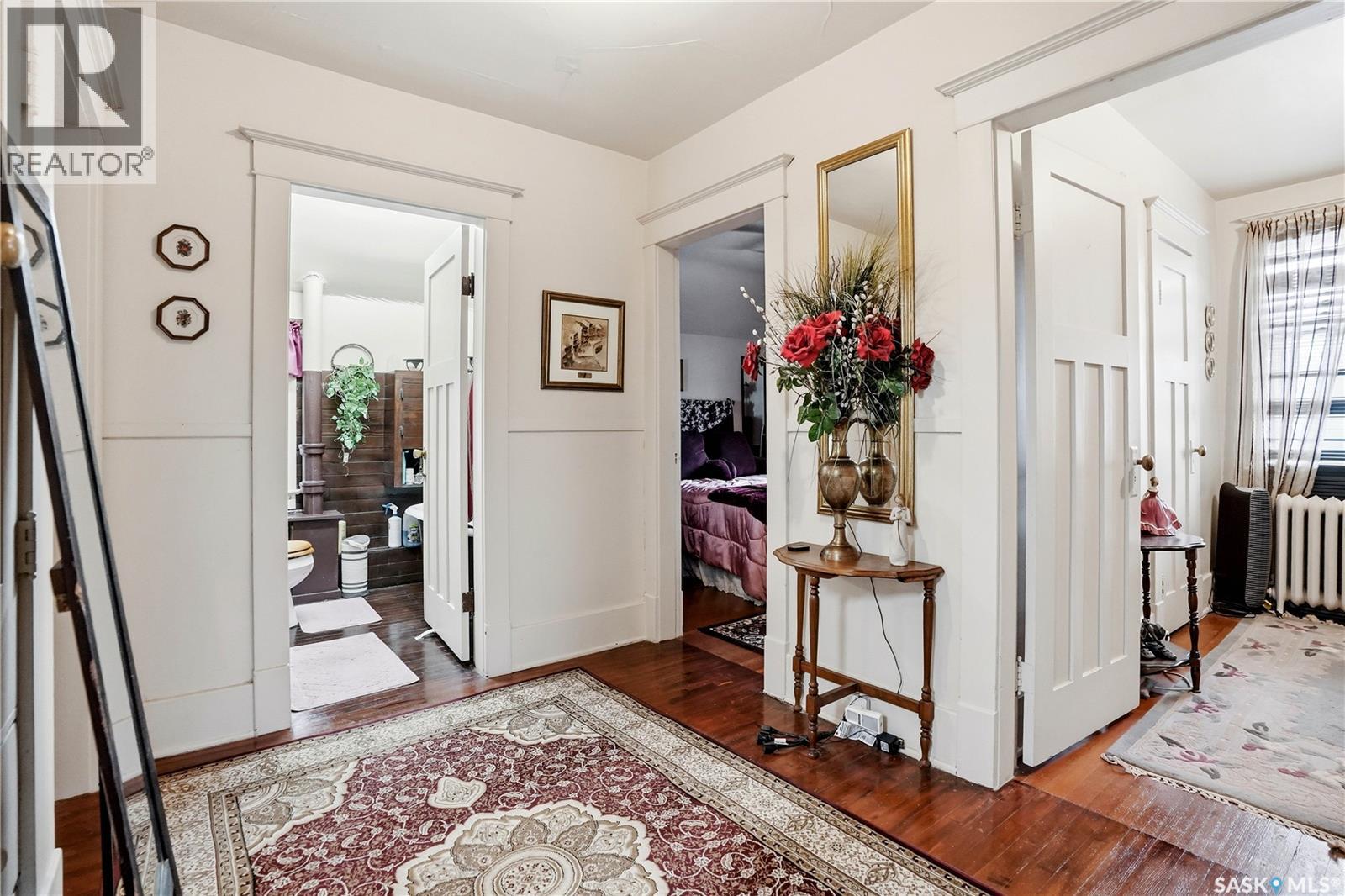 1320 VICTORIA AVENUE - 22