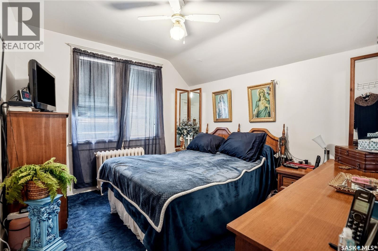 1320 VICTORIA AVENUE - 27