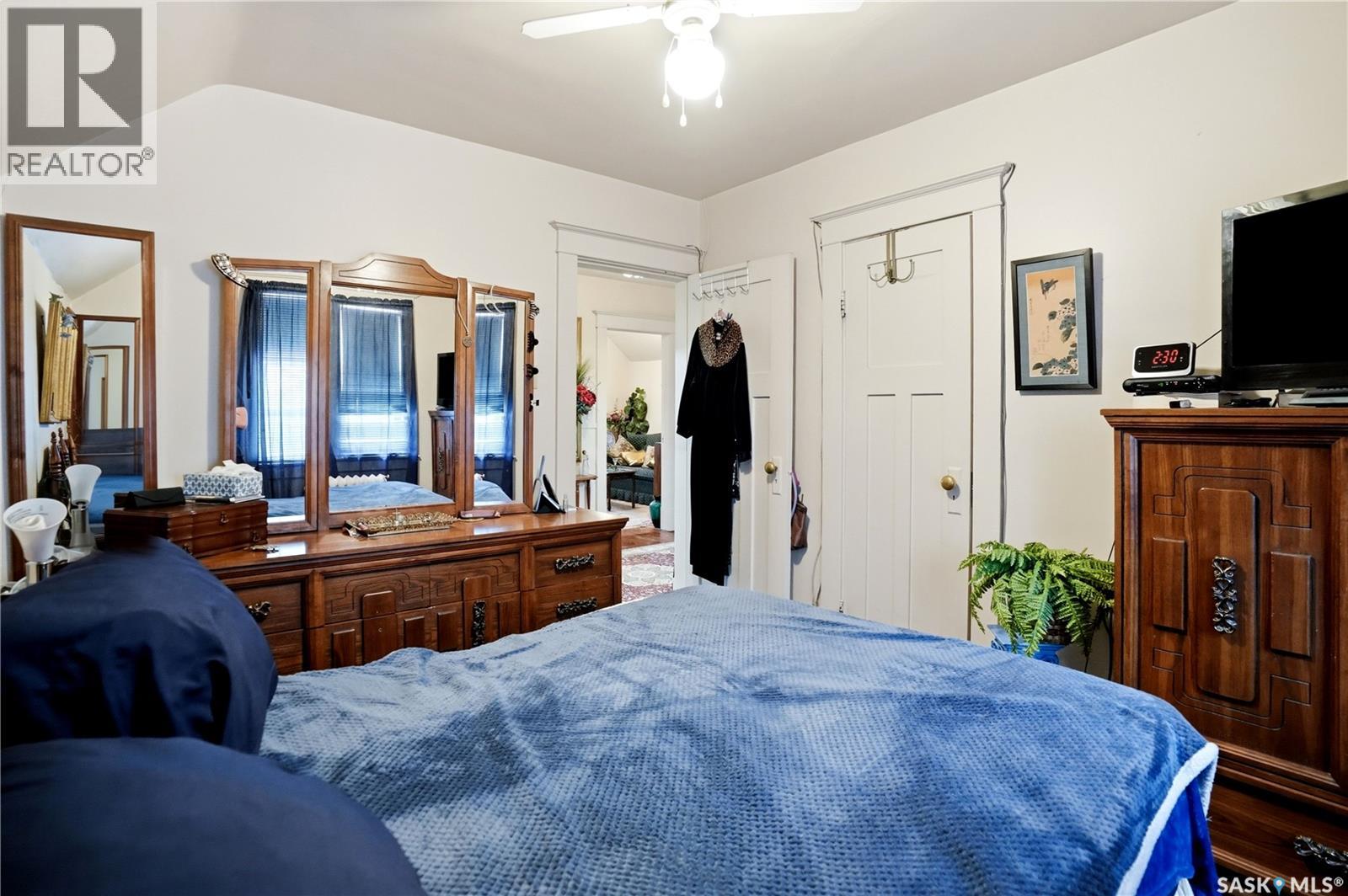 1320 VICTORIA AVENUE - 28
