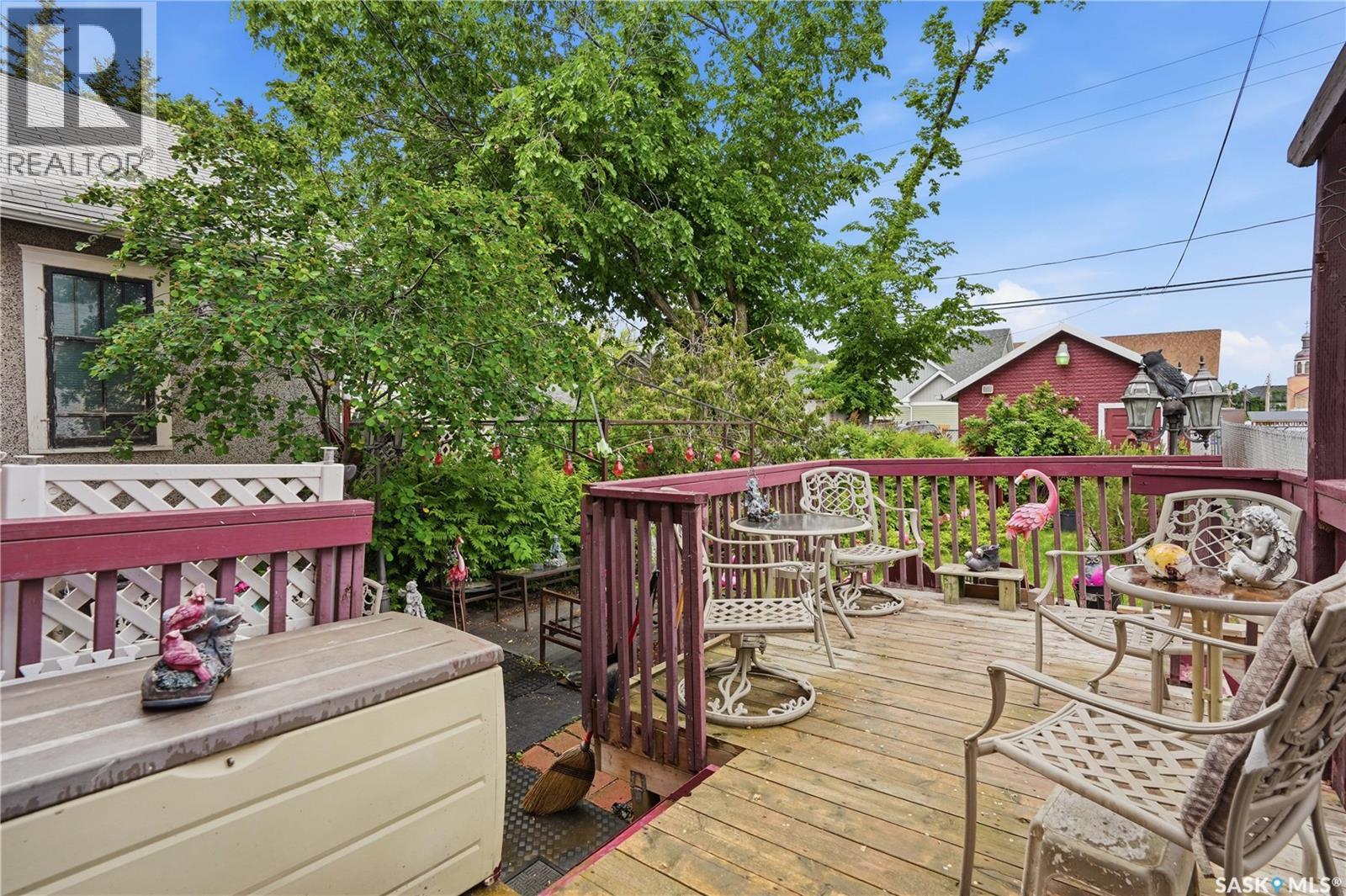 1320 VICTORIA AVENUE - 42