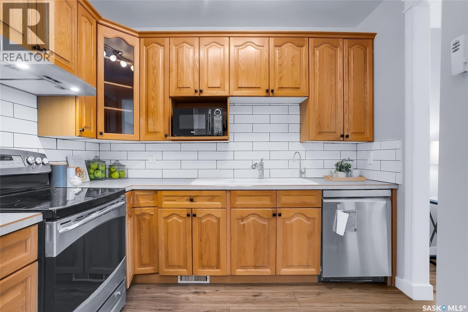 1121 B AVENUE N - 15