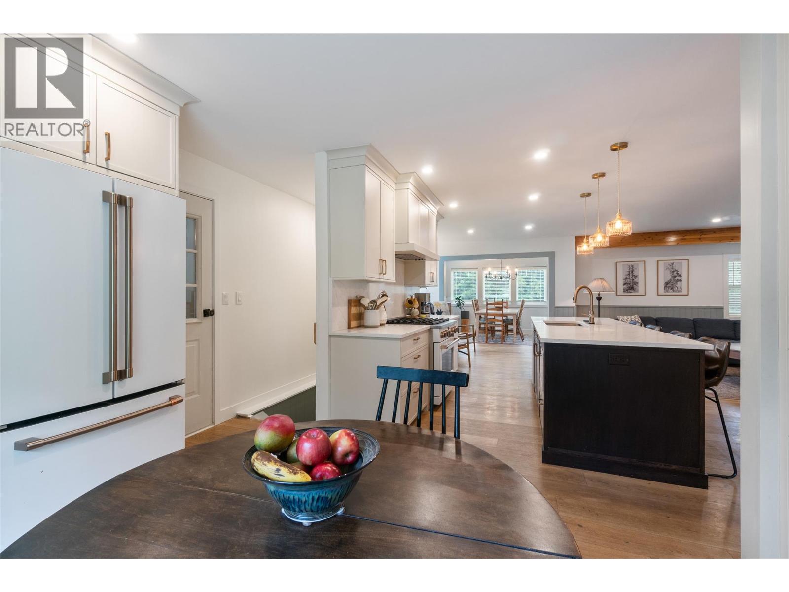 5851 20 Avenue NE - 14