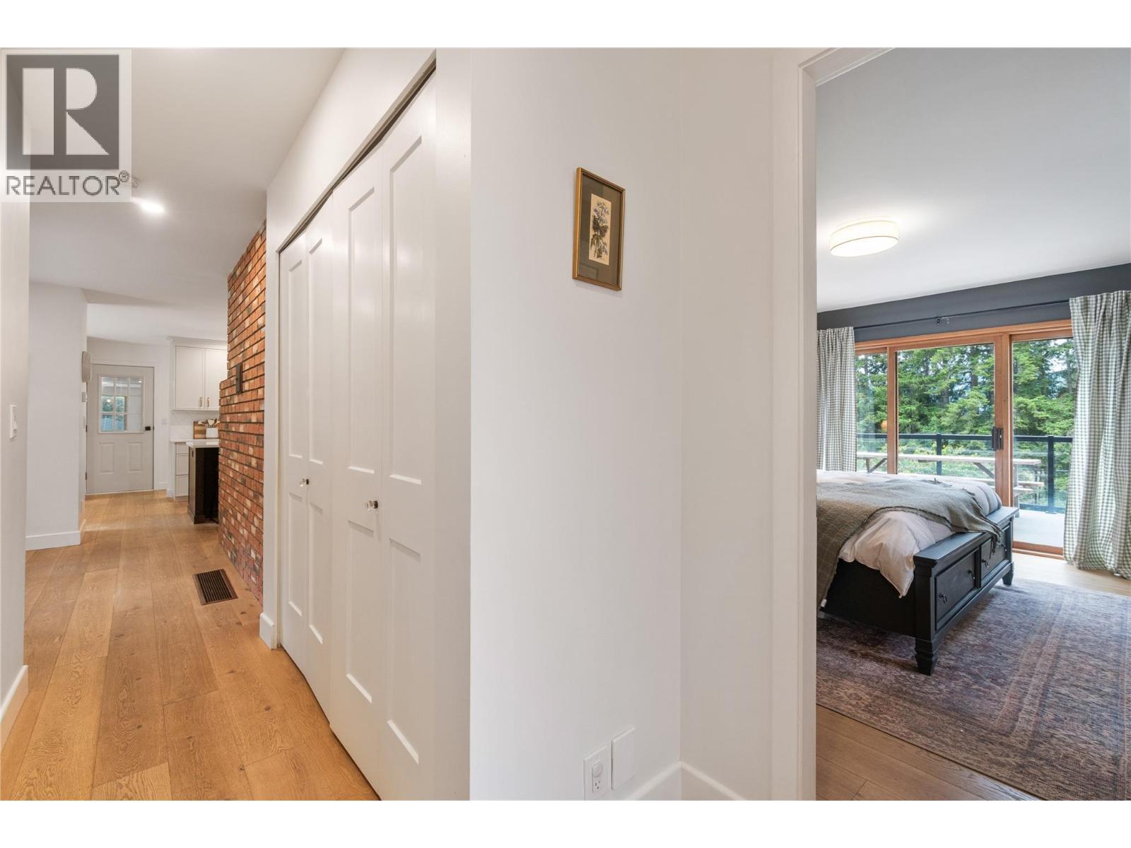 5851 20 Avenue NE - 29