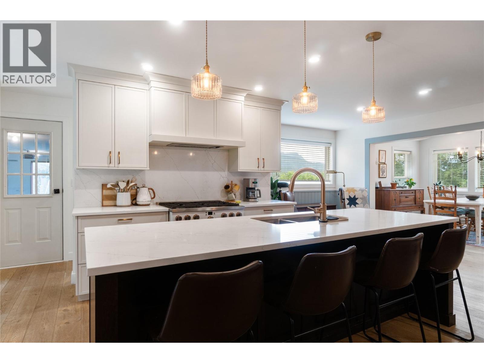 5851 20 Avenue NE - 9