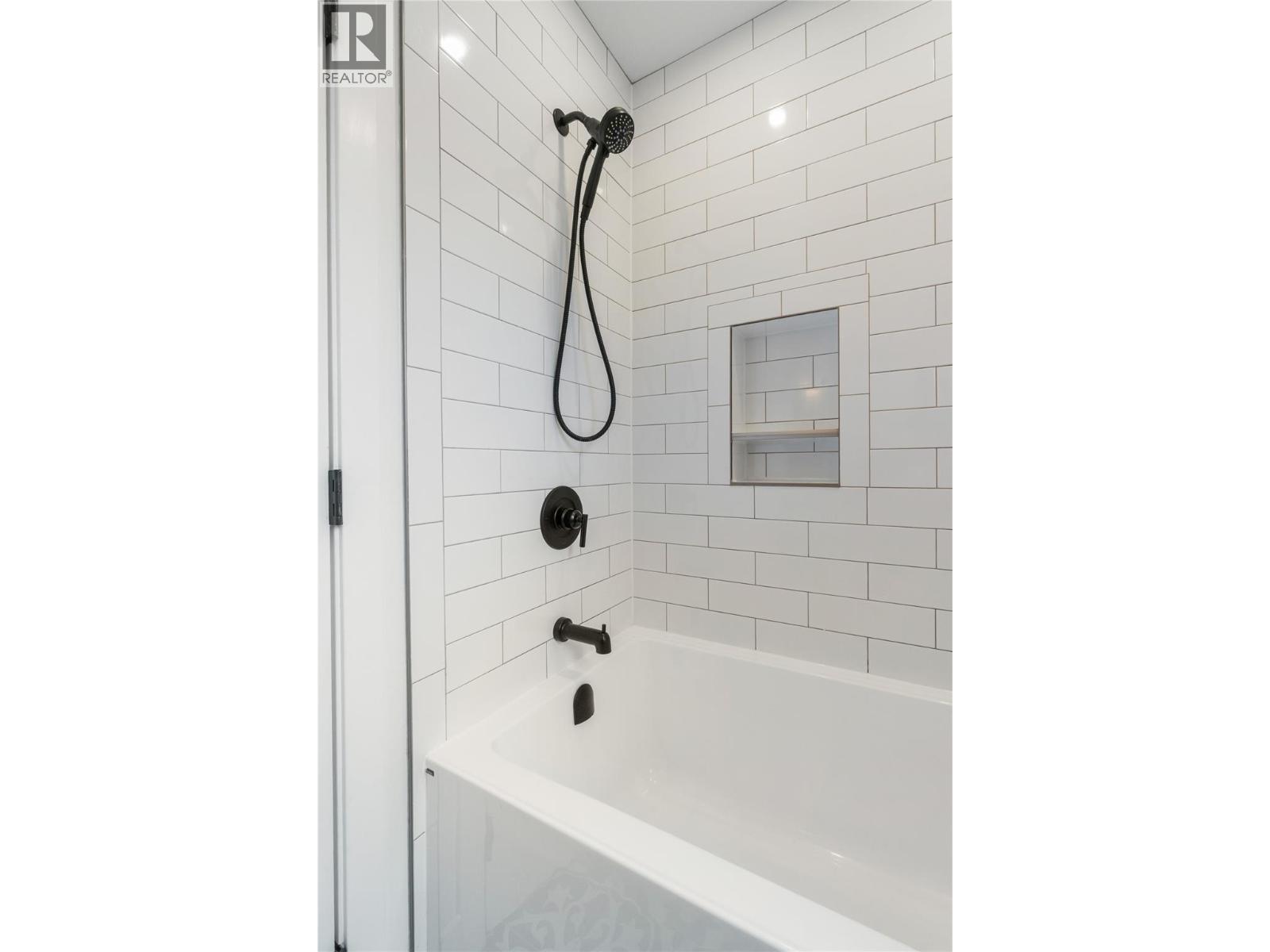 5851 20 Avenue NE - 34