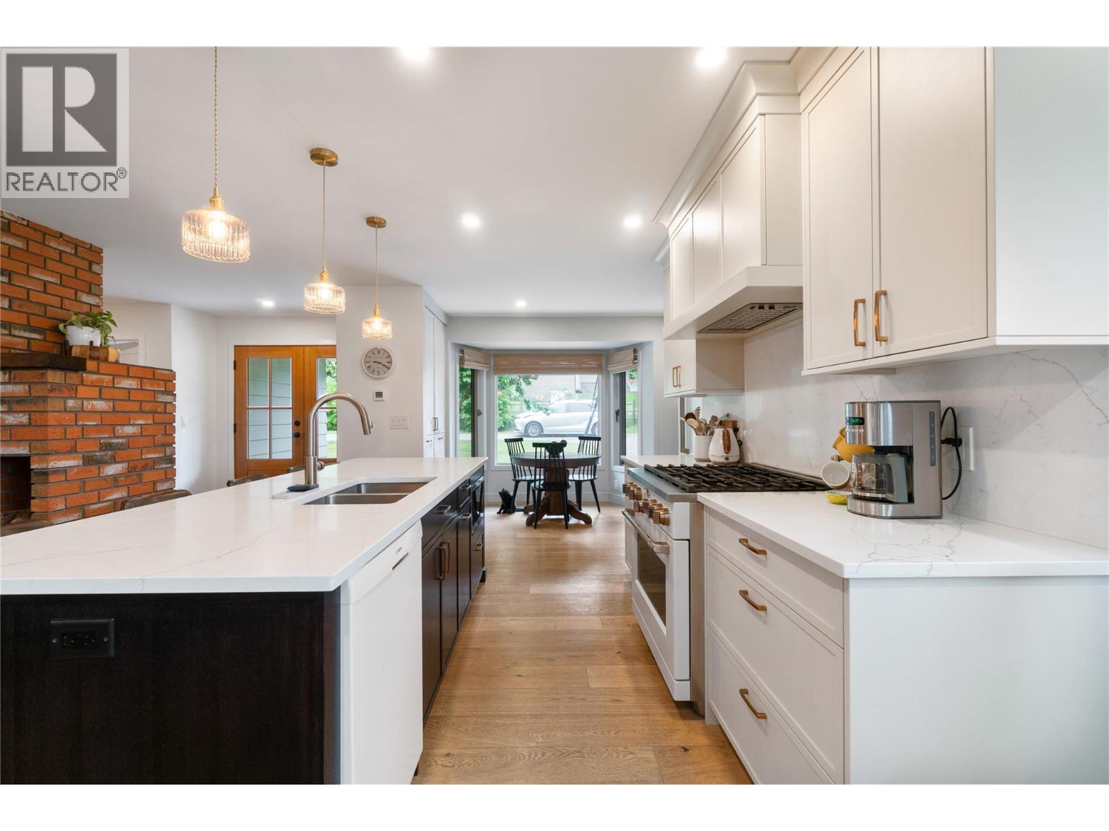 5851 20 Avenue NE - 8