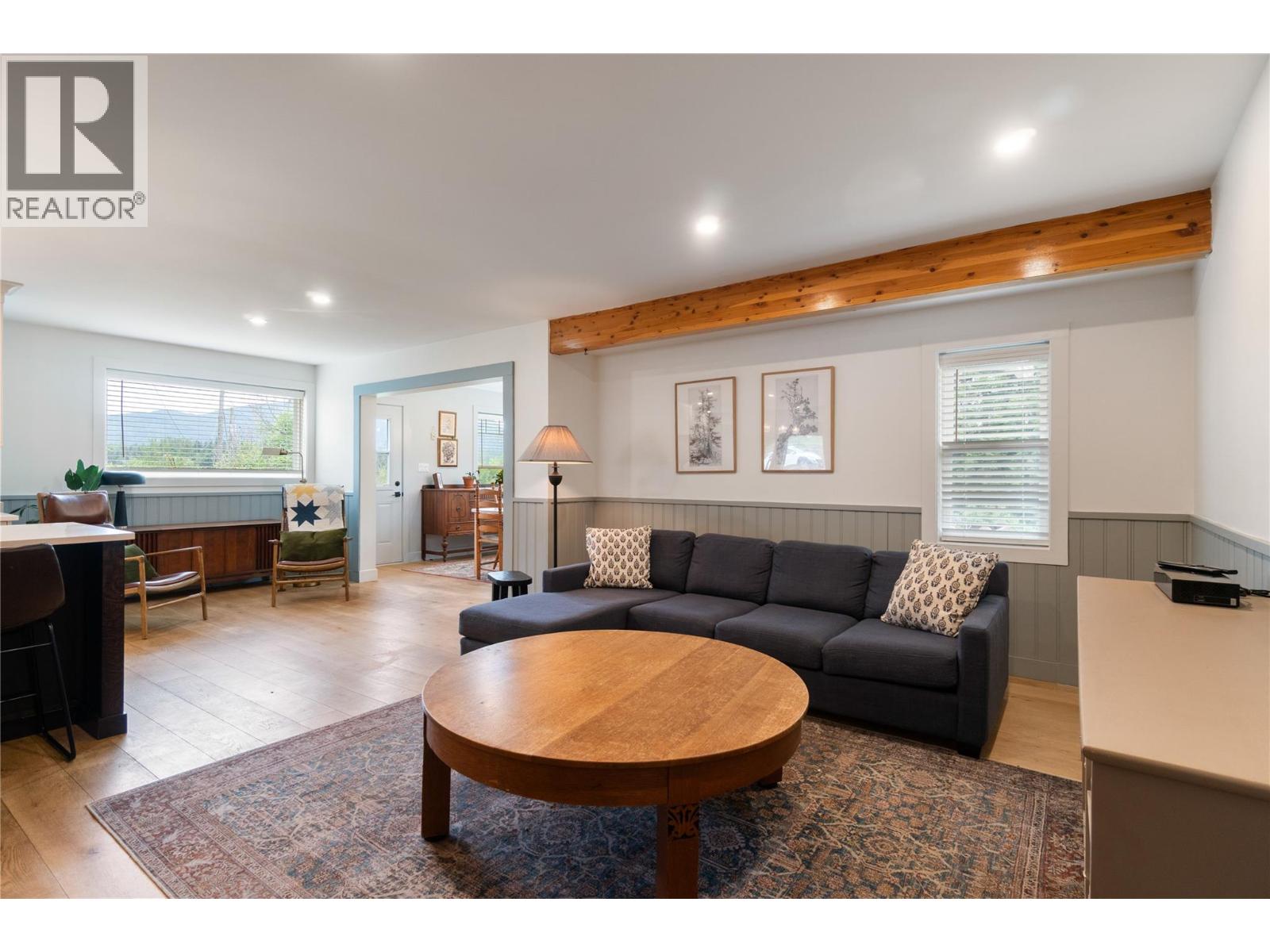 5851 20 Avenue NE - 18