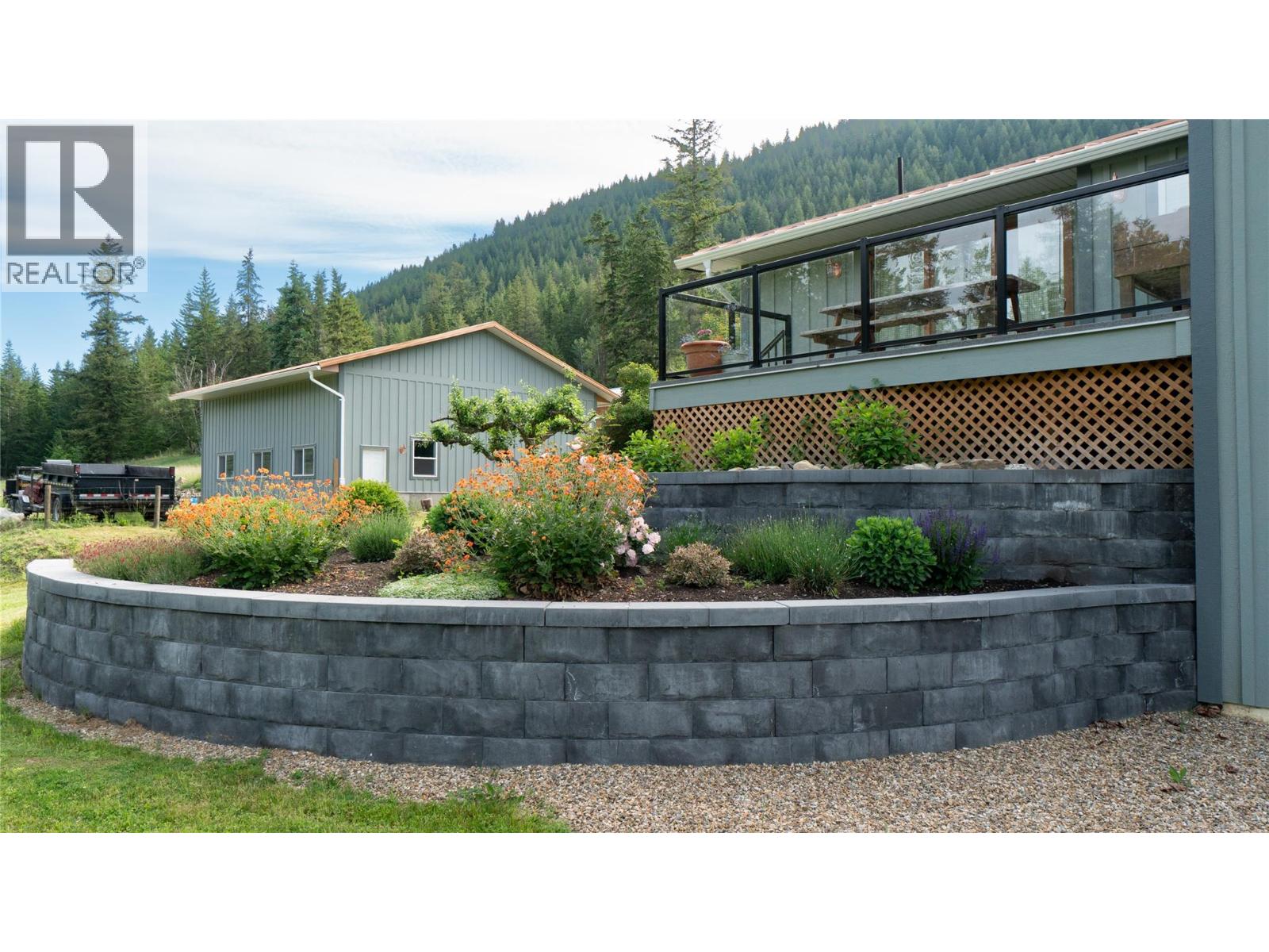 5851 20 Avenue NE, Salmon Arm