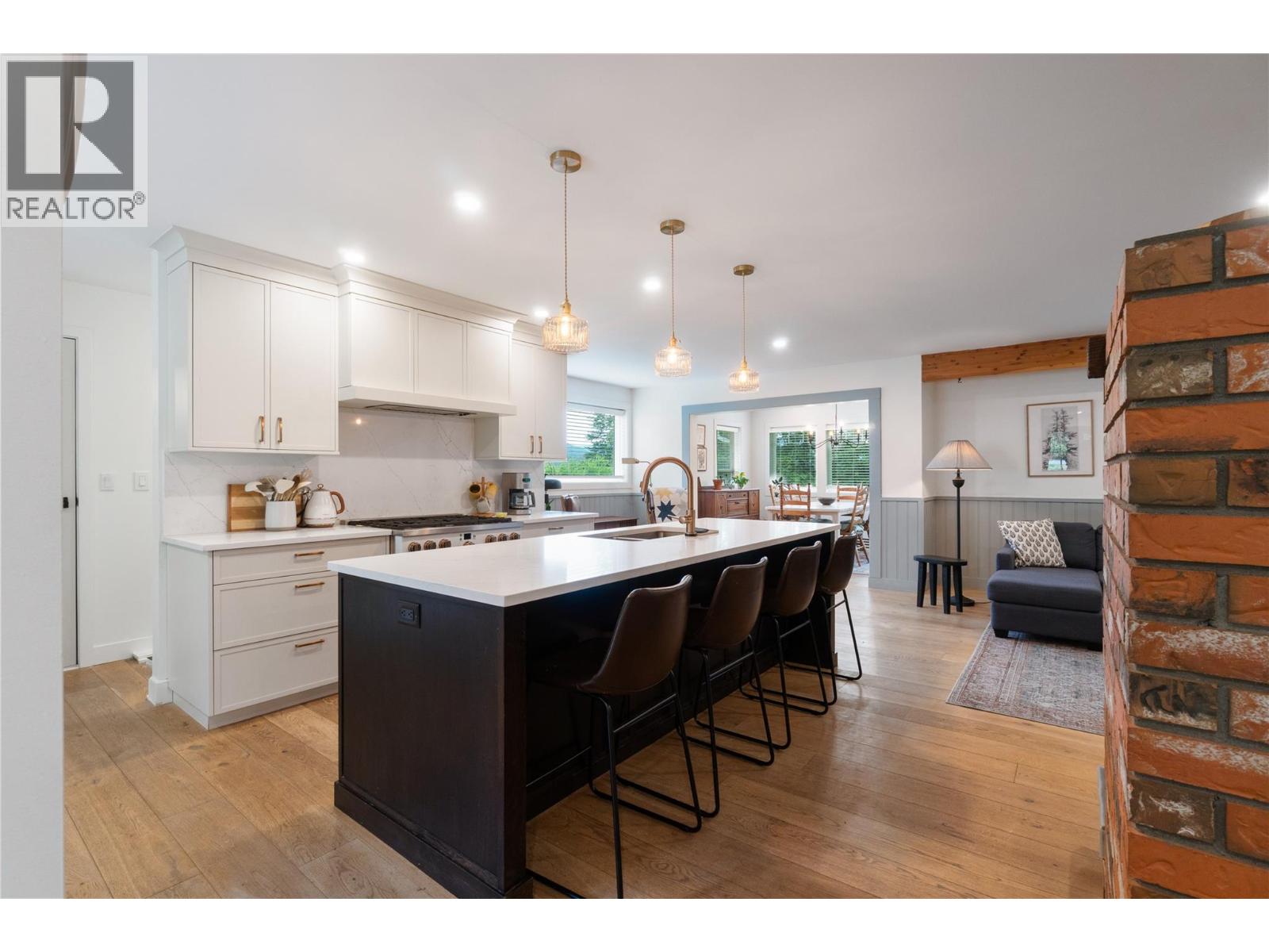 5851 20 Avenue NE - 11