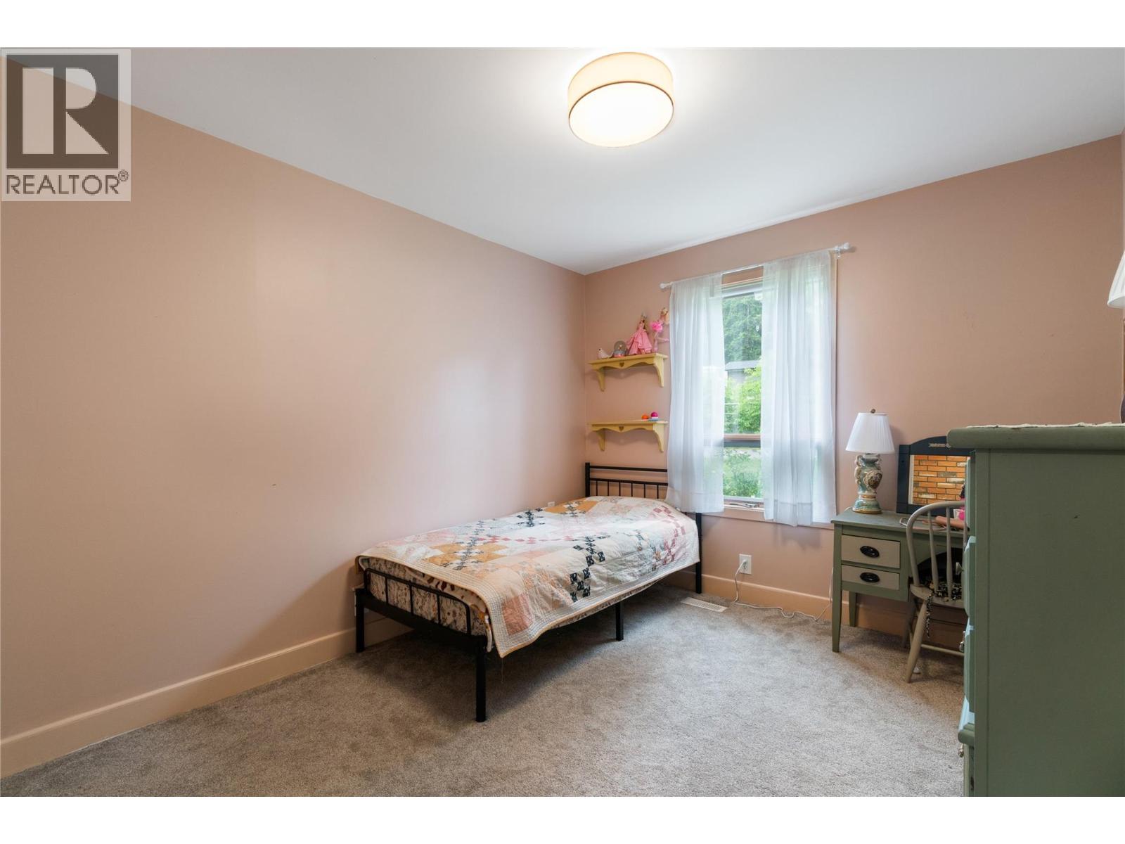 5851 20 Avenue NE - 32