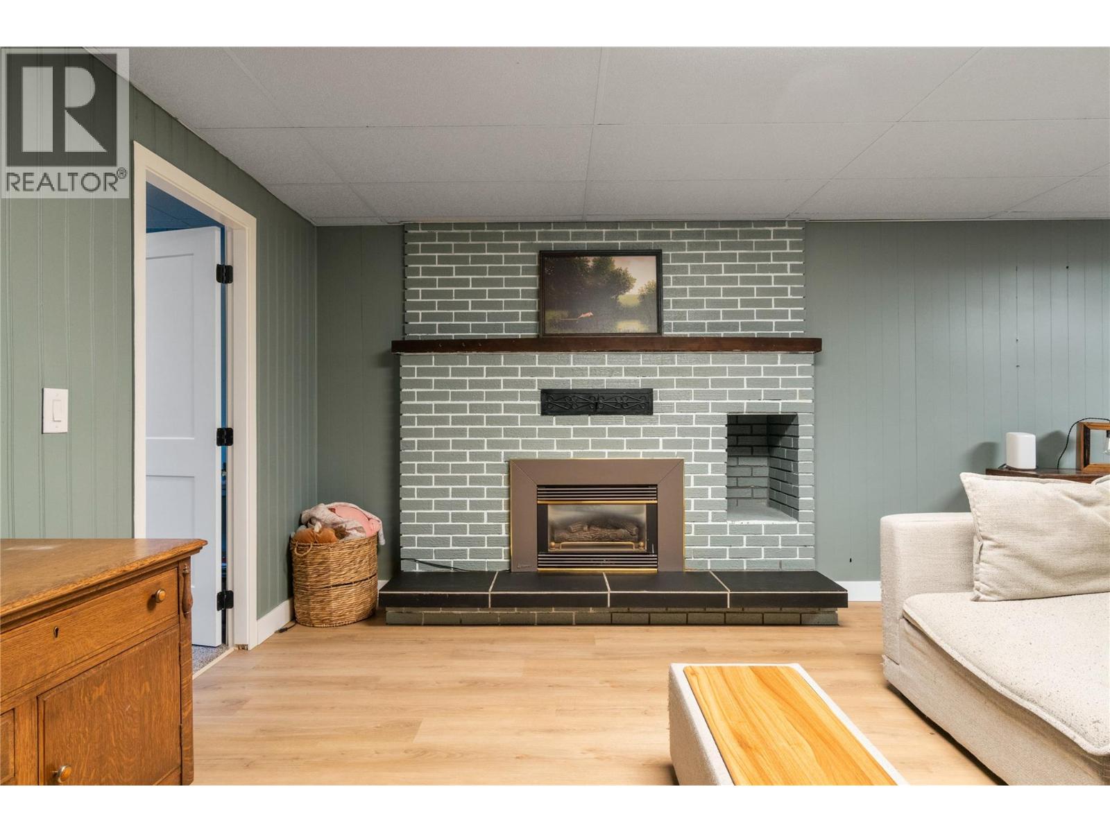 5851 20 Avenue NE - 38