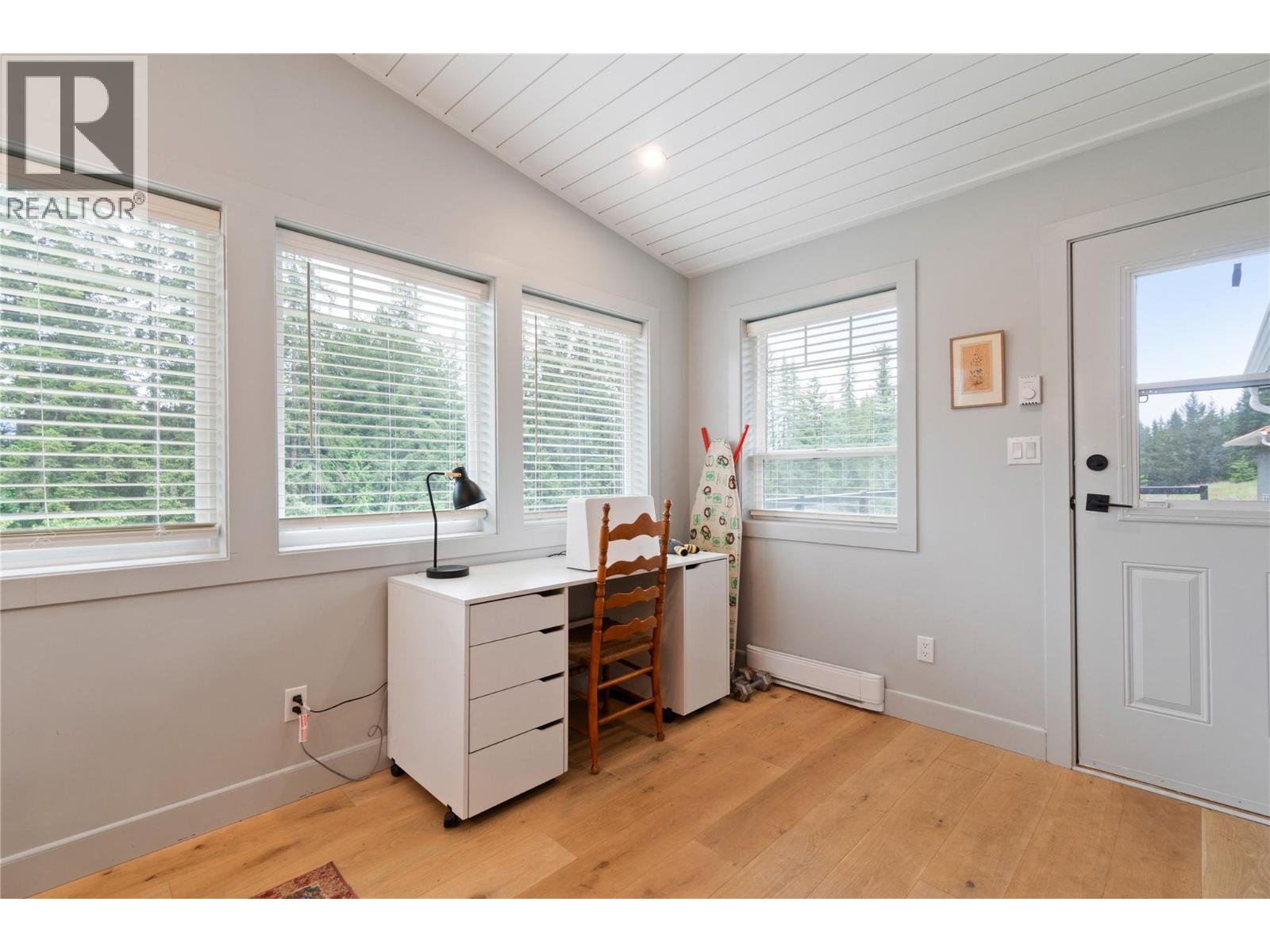 5851 20 Avenue NE - 22