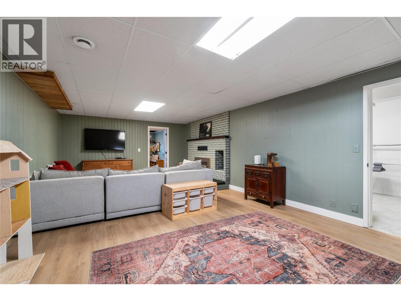 5851 20 Avenue NE - 36