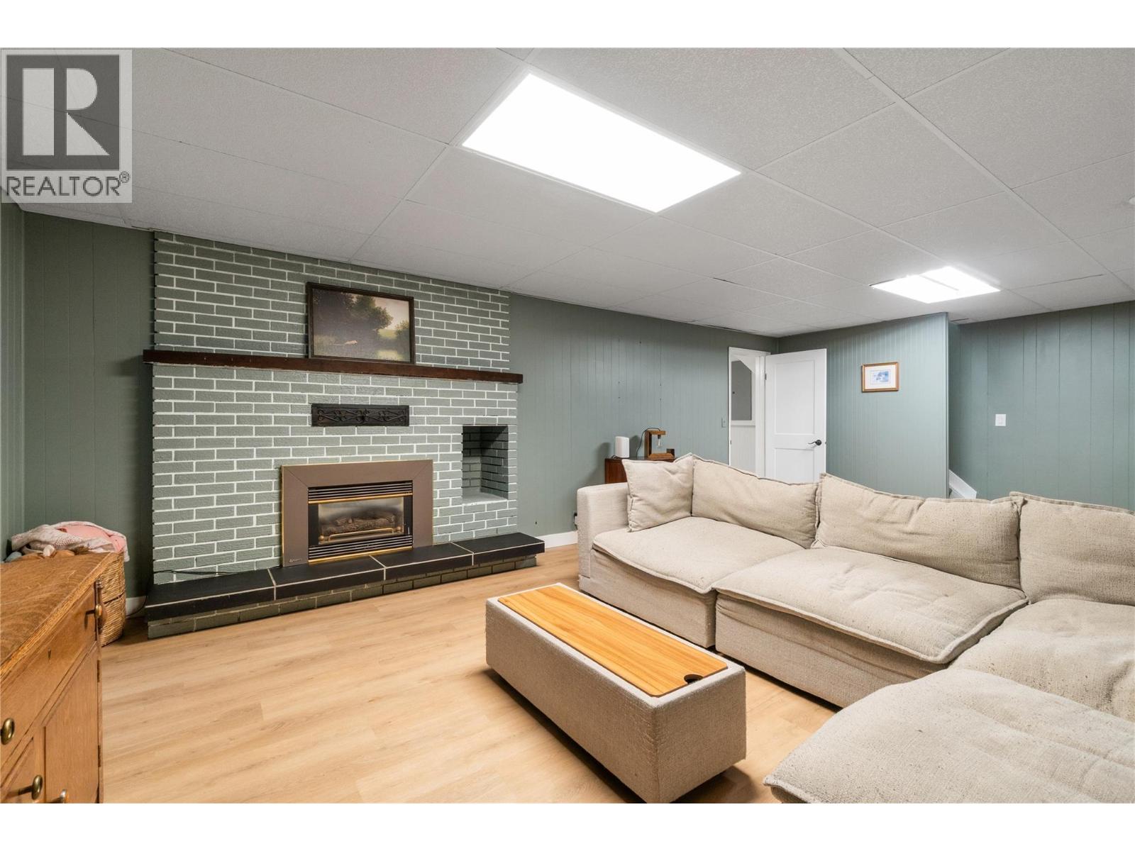 5851 20 Avenue NE - 37