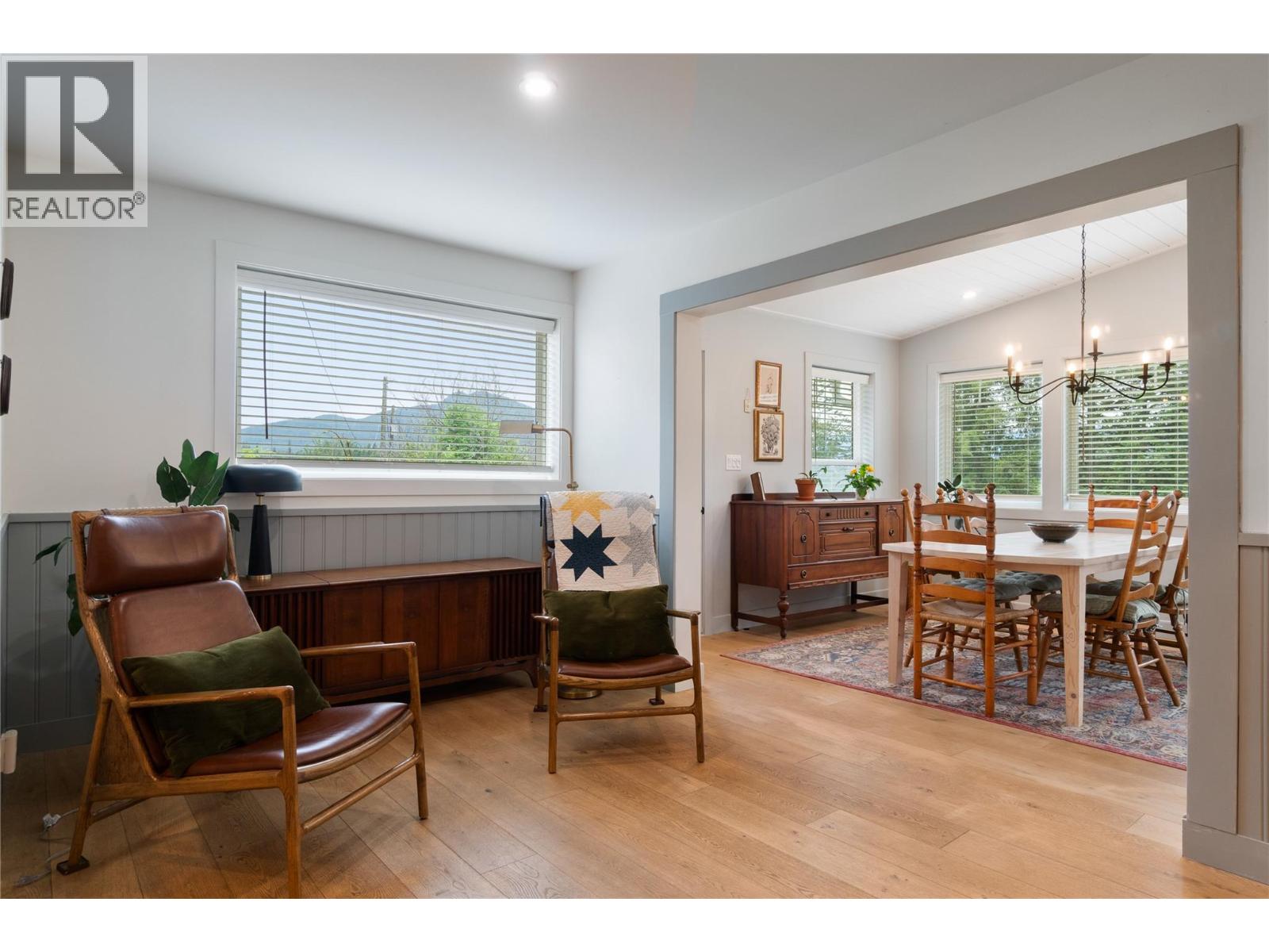5851 20 Avenue NE - 17