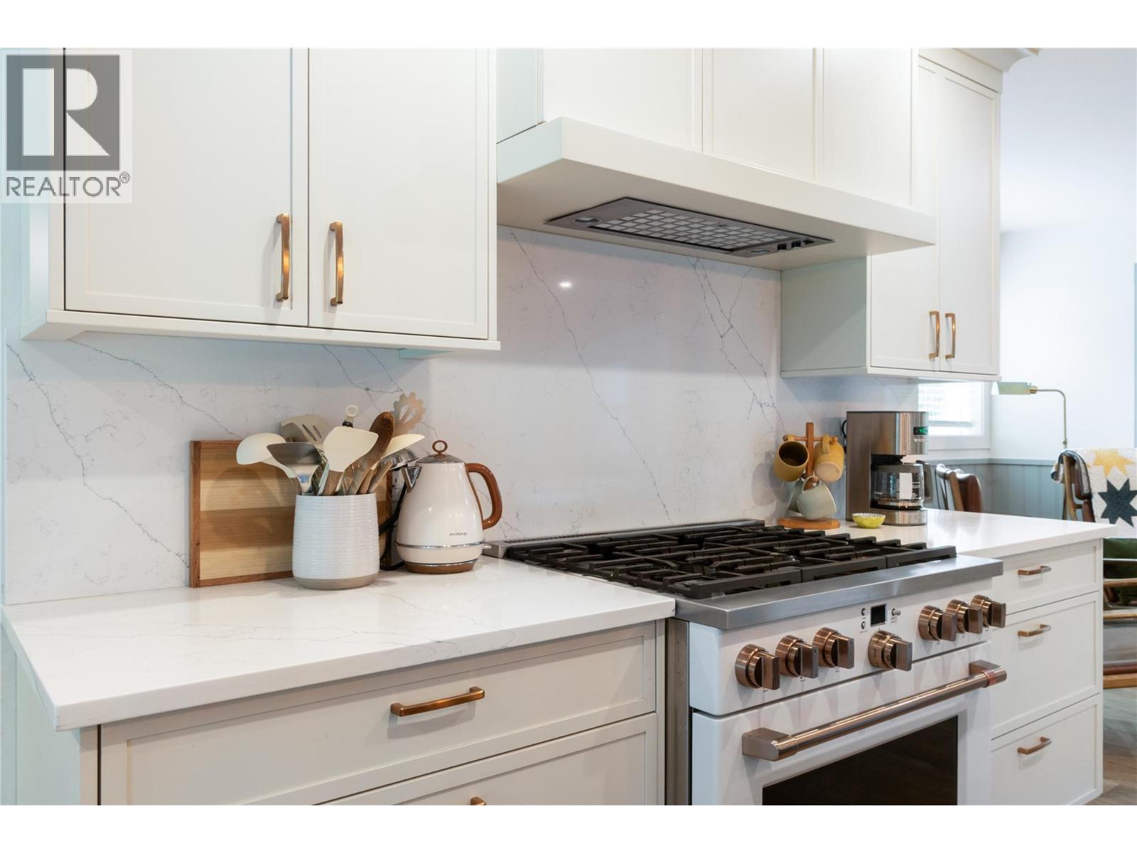 5851 20 Avenue NE - 10