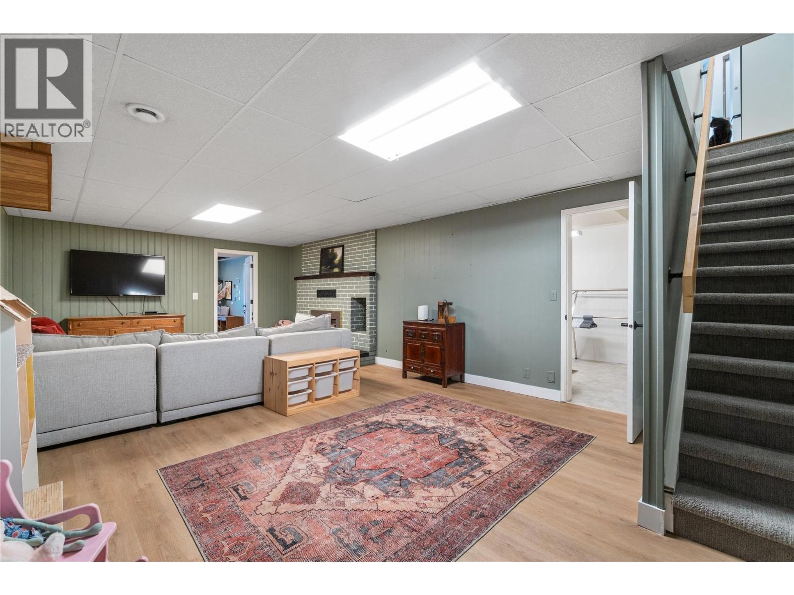 5851 20 Avenue NE - 35