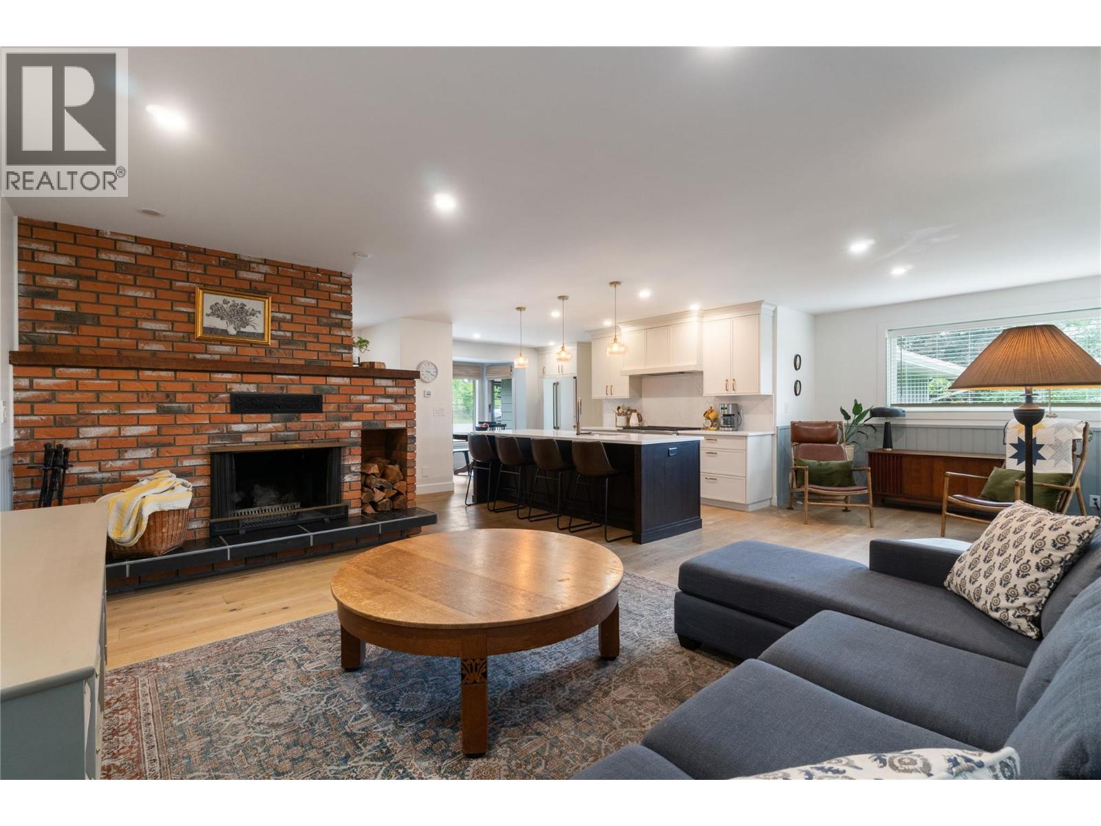 5851 20 Avenue NE - 15