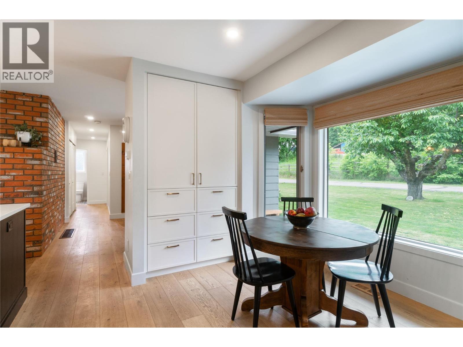 5851 20 Avenue NE - 13