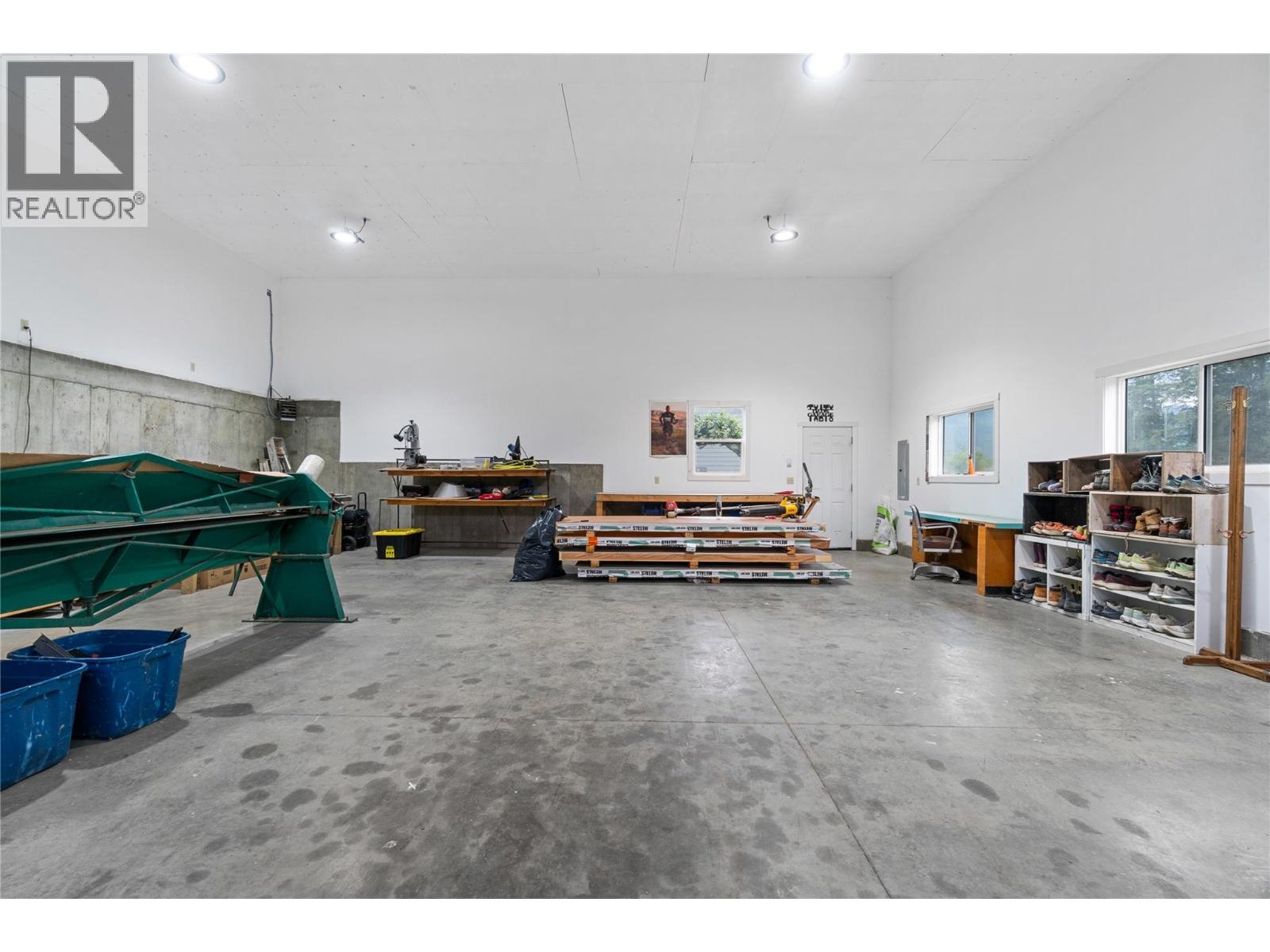 5851 20 Avenue NE - 54