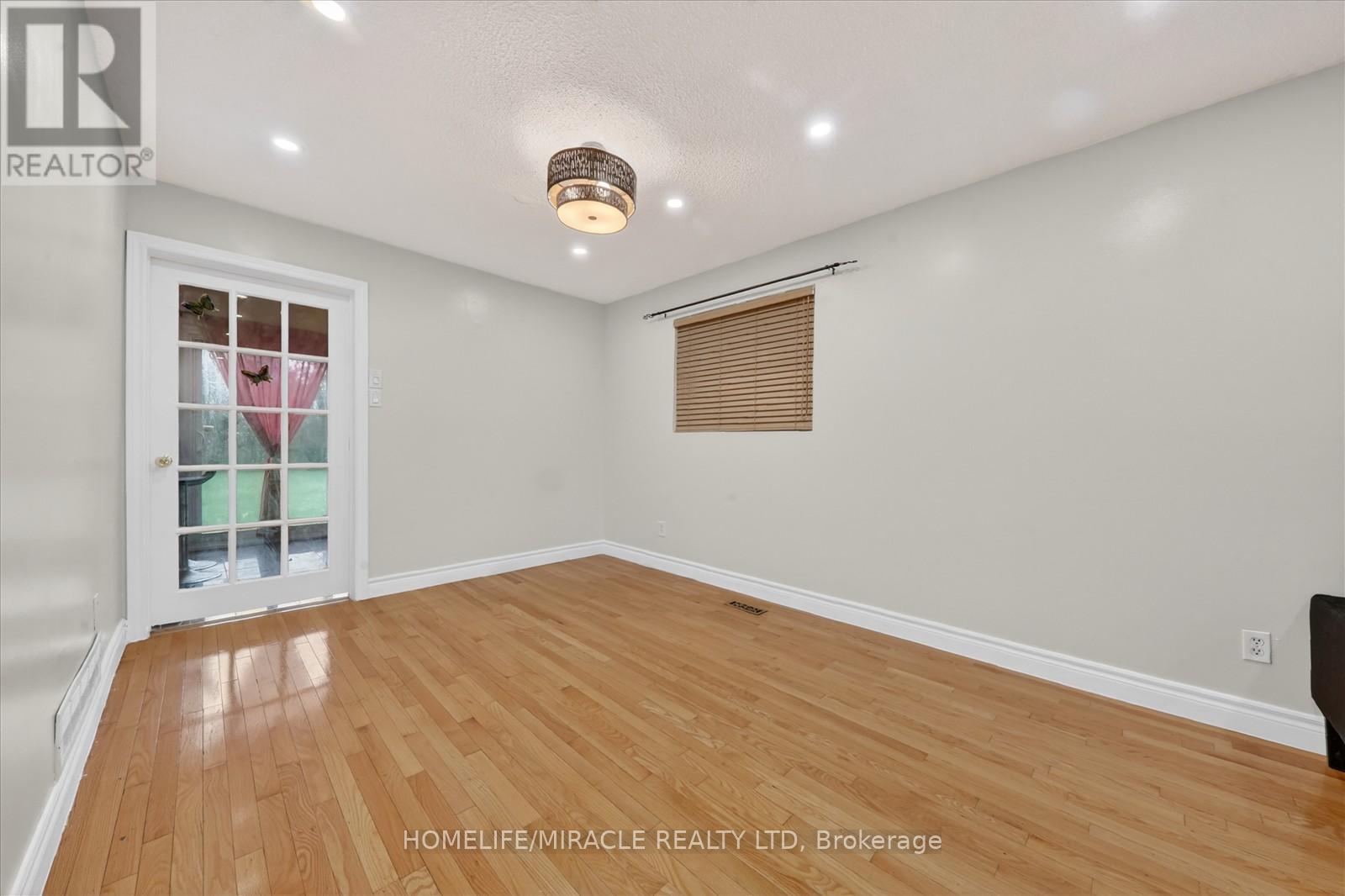 42 NAHANNI TERRACE - 11