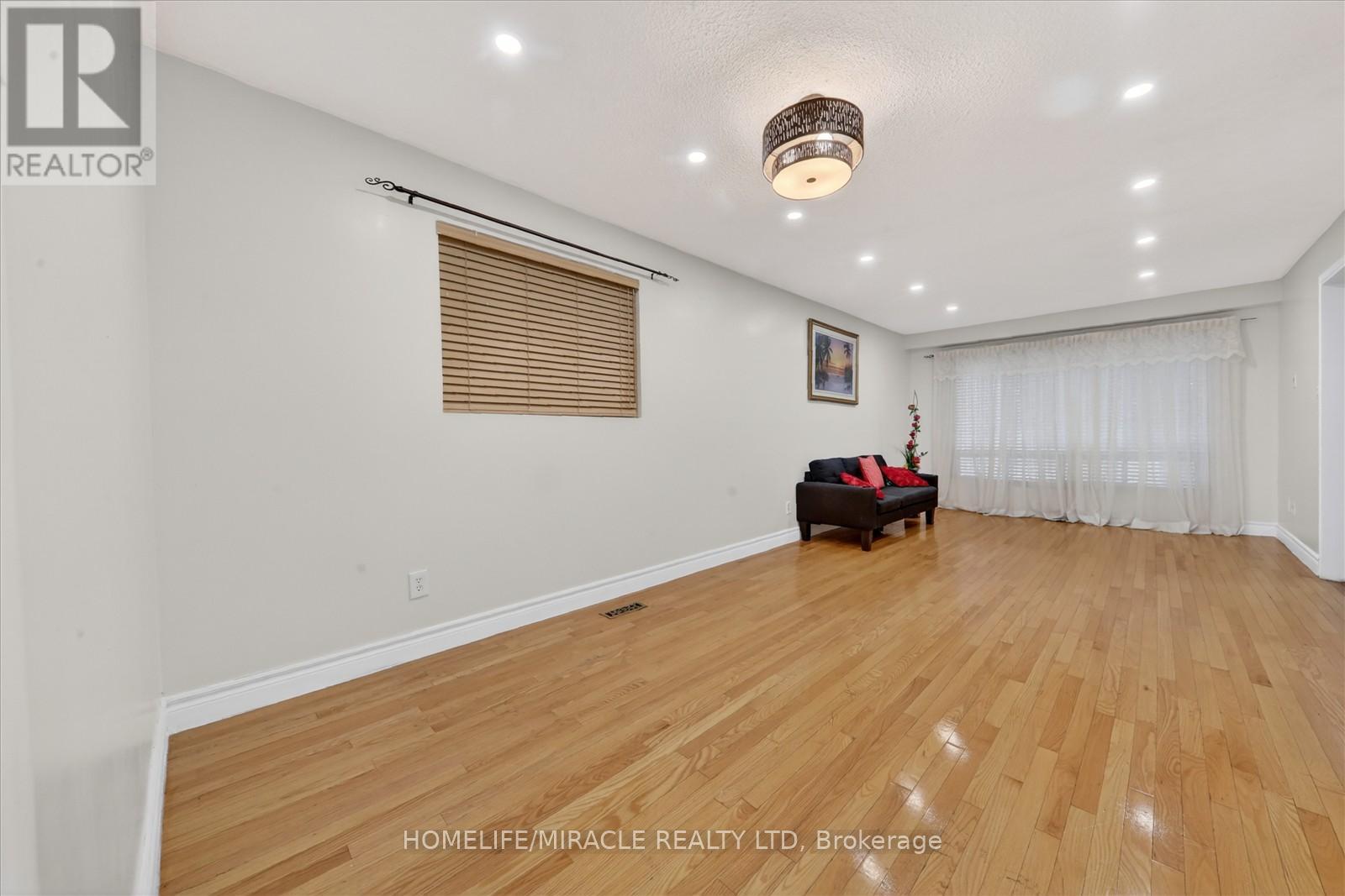 42 NAHANNI TERRACE - 12