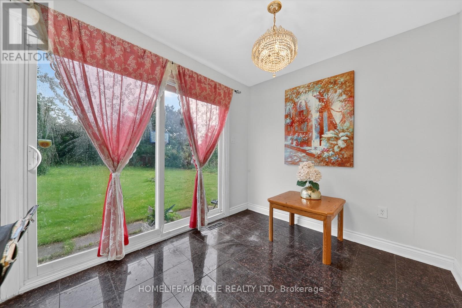 42 NAHANNI TERRACE - 13