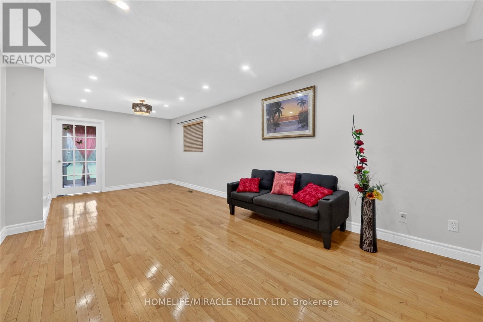 42 NAHANNI TERRACE - 8