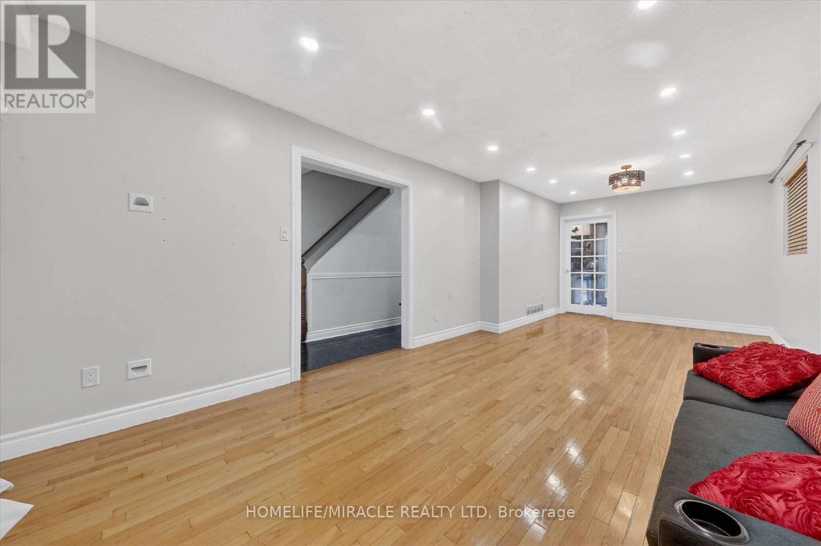 42 NAHANNI TERRACE - 9