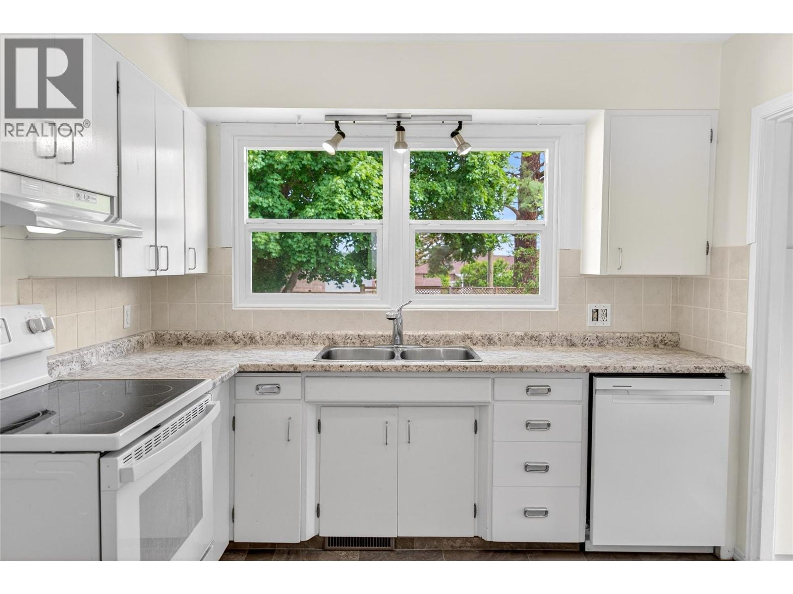 306 8th Street S - 10
