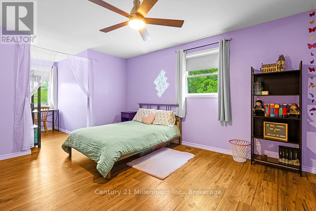 245650 22 SIDE ROAD - 24
