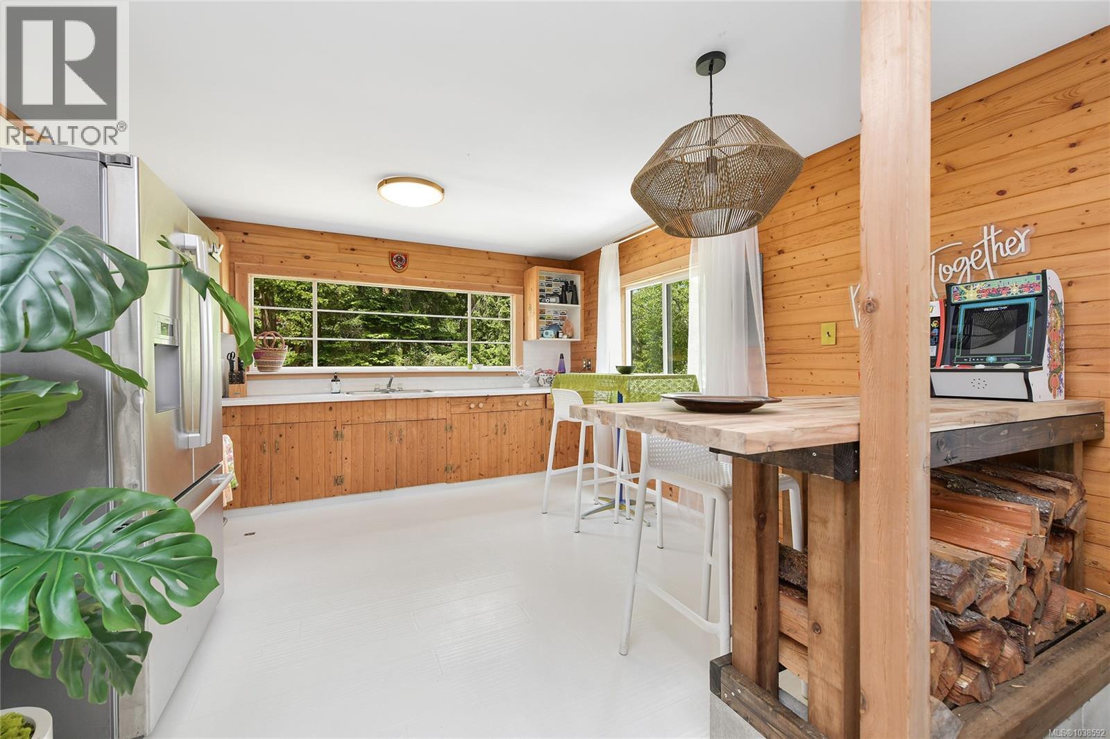  222 Skana Gate Road, Mayne Island