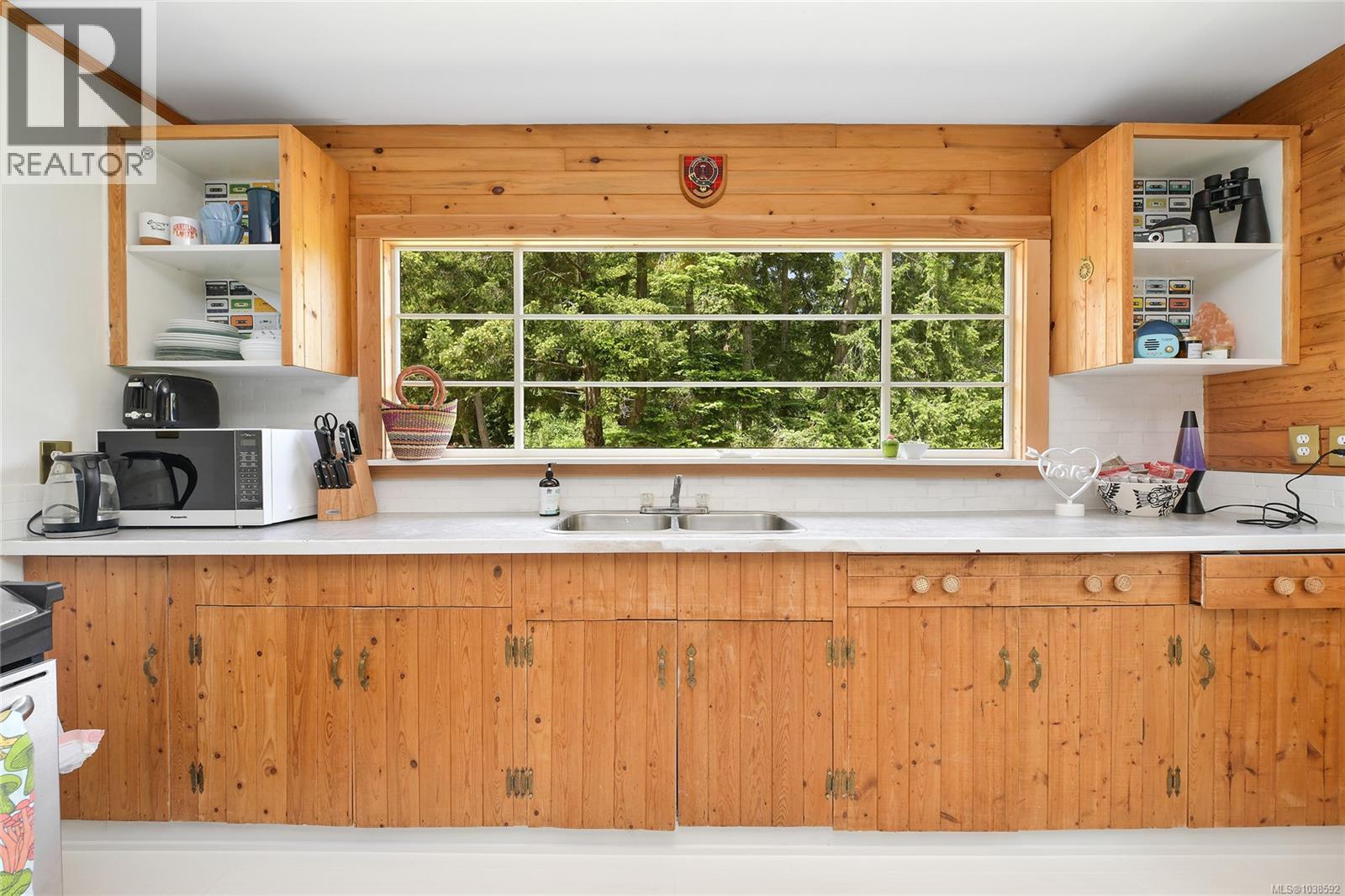  222 Skana Gate Road, Mayne Island