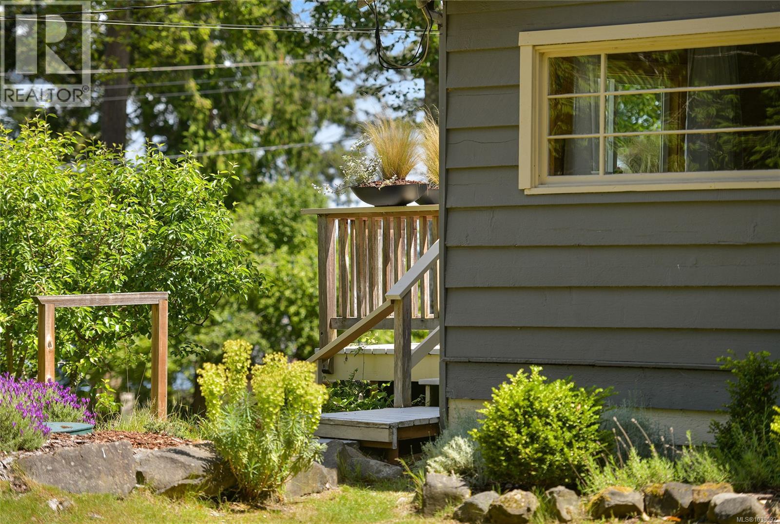  222 Skana Gate Road, Mayne Island