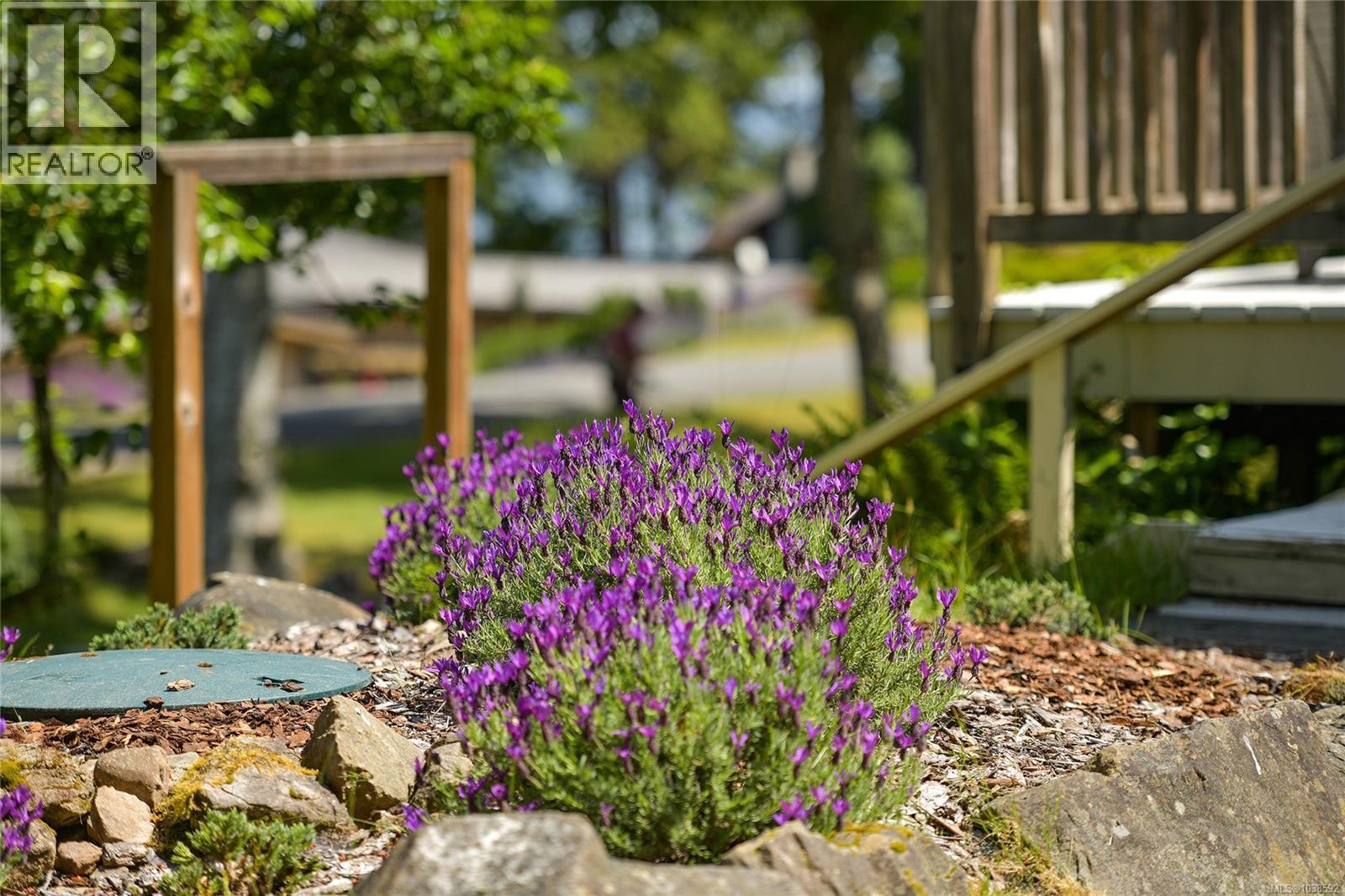  222 Skana Gate Road, Mayne Island