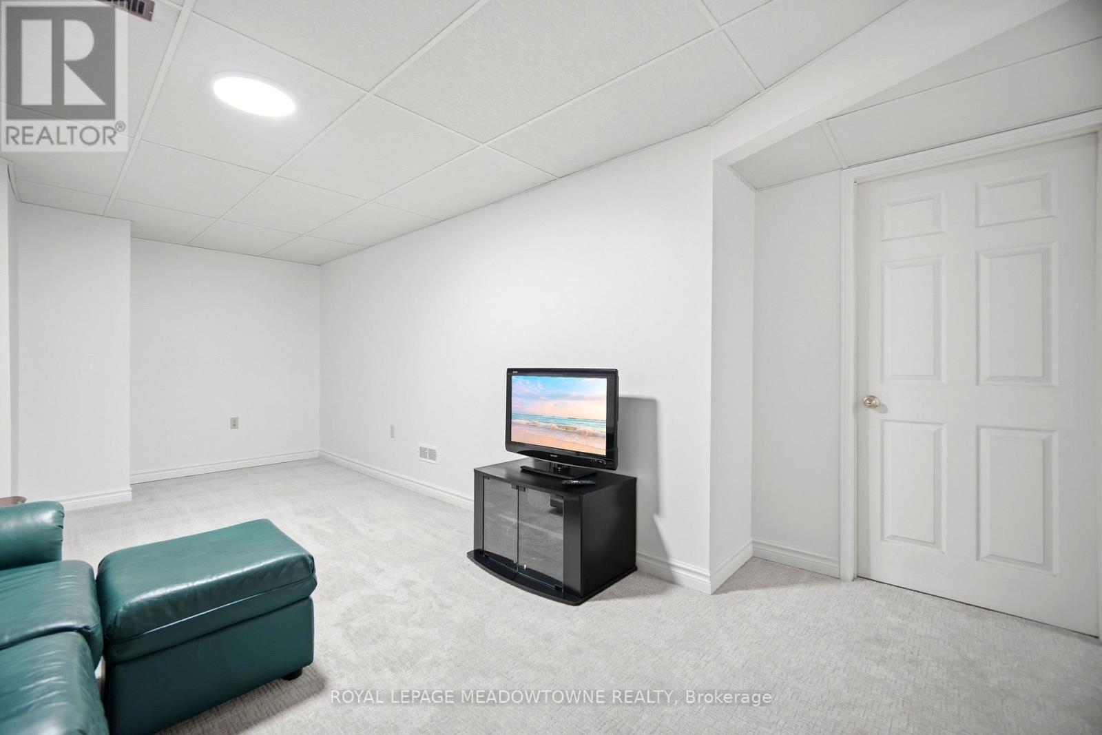 6240 SNOWFLAKE LANE - 35