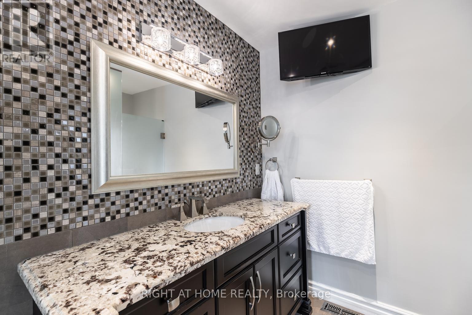 38 SUGARBUSH COURT - 15