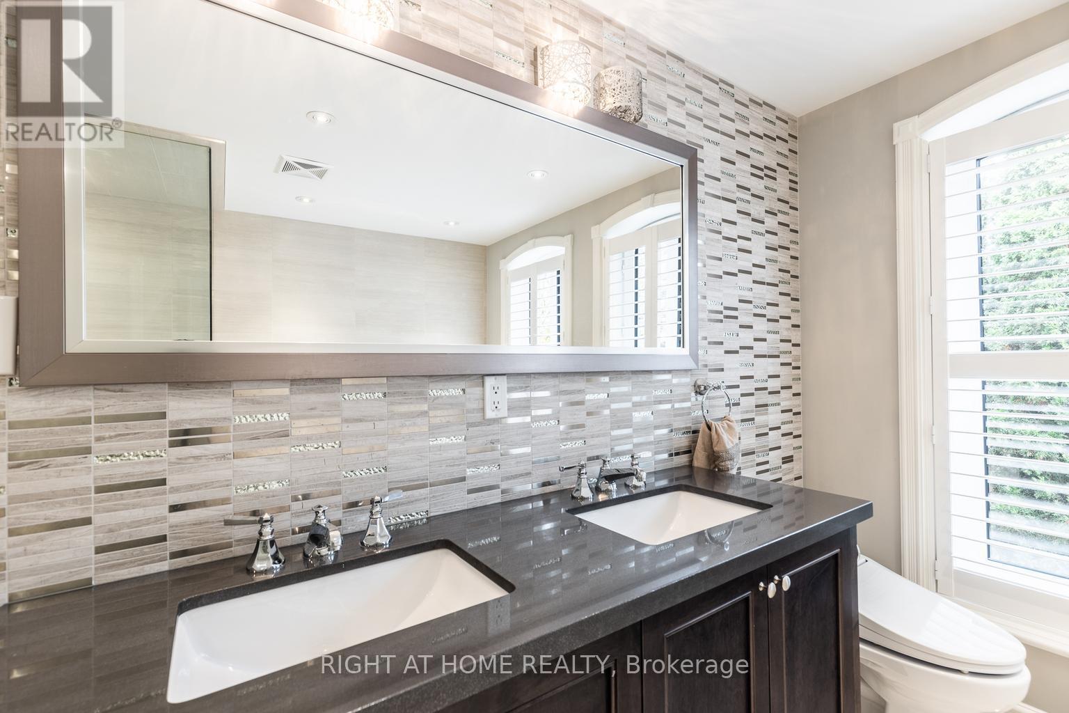 38 SUGARBUSH COURT - 17