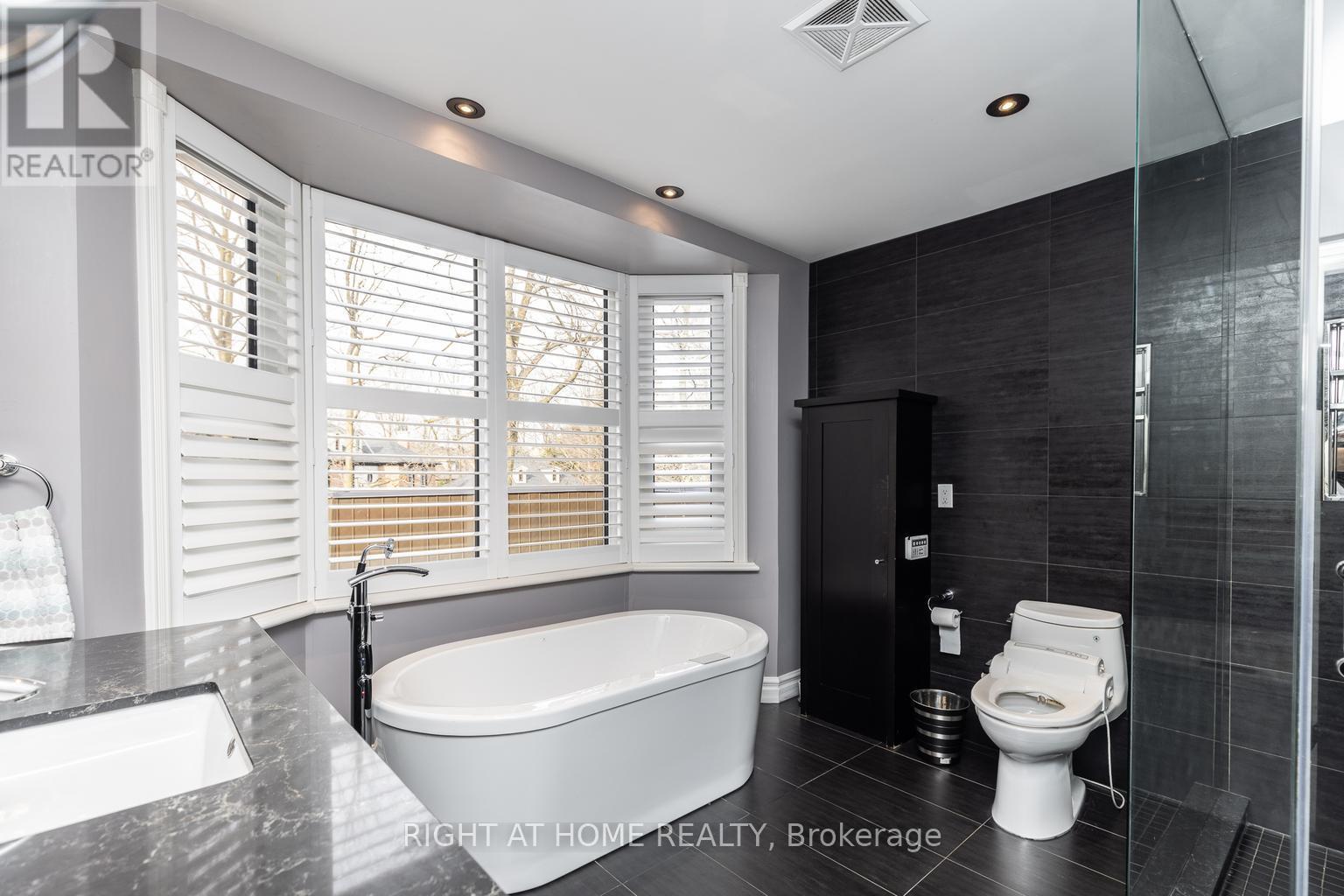 38 SUGARBUSH COURT - 16