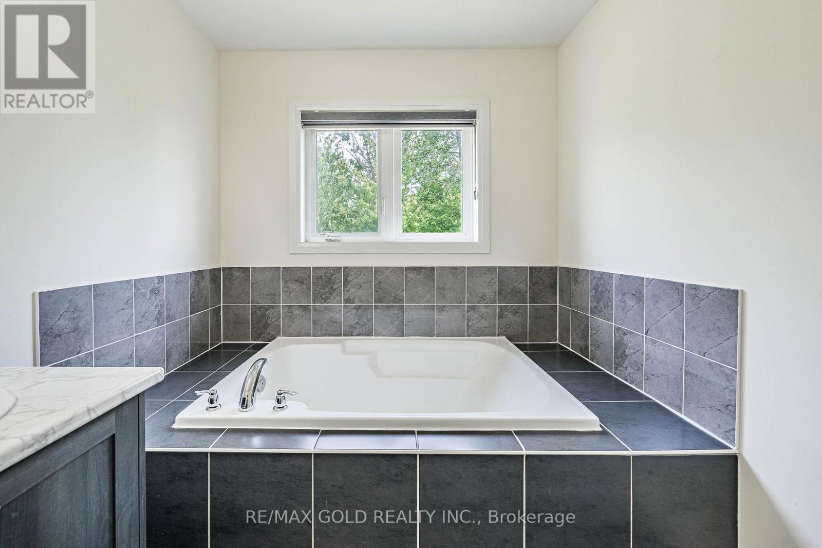16 BRIXHAM LANE - 31