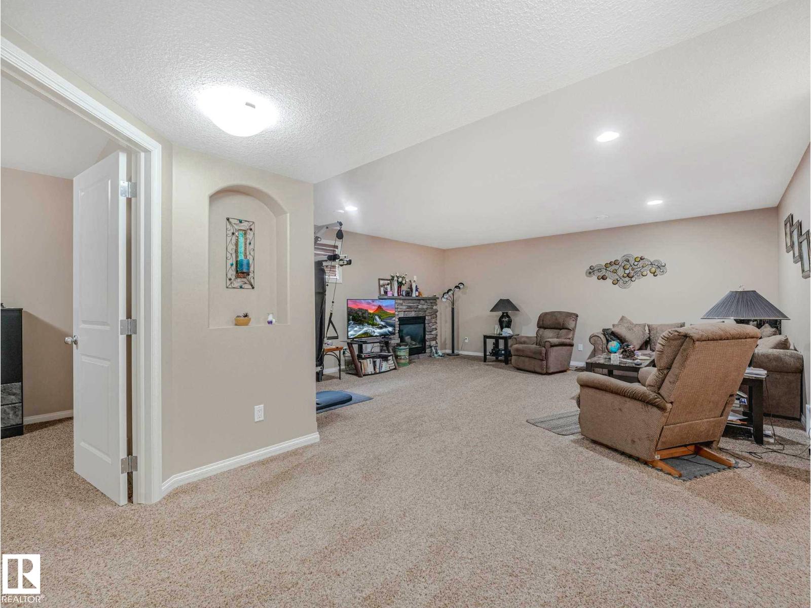 16 WADE AV — photo 33