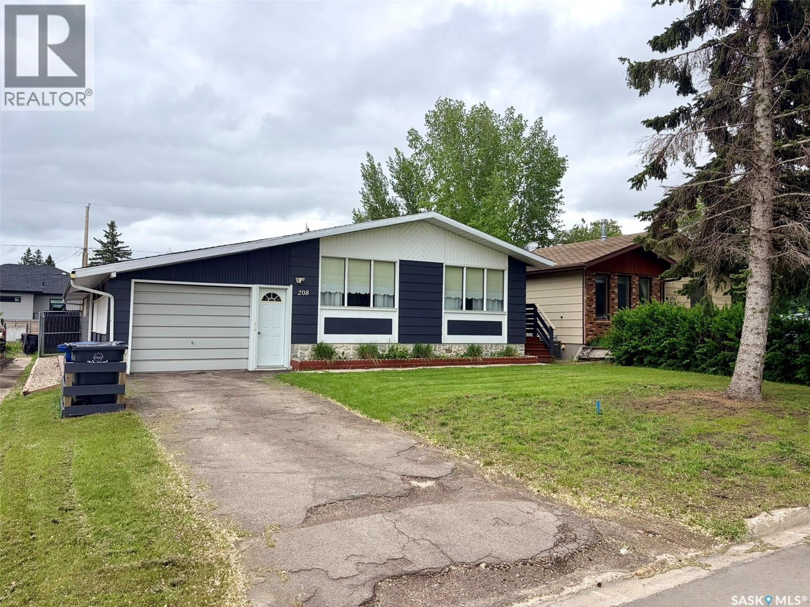 208 7th STREET E - 1