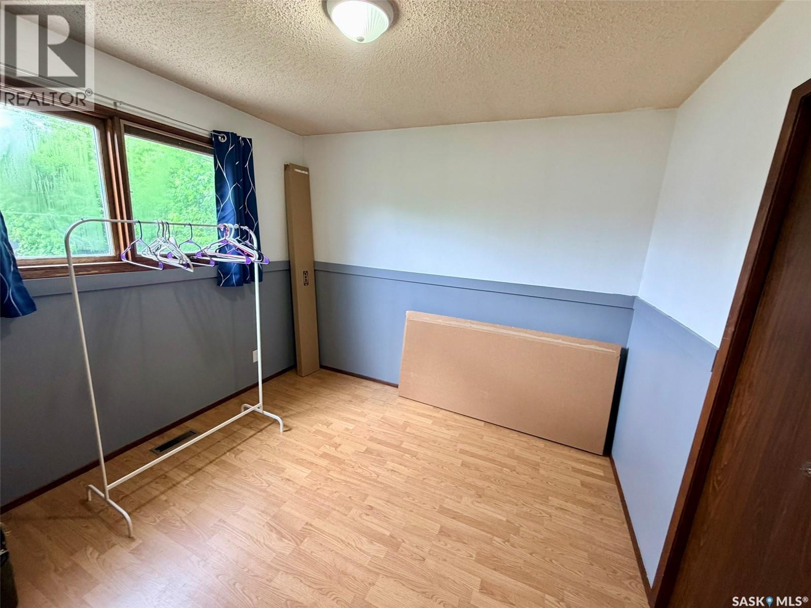 208 7th STREET E - 11