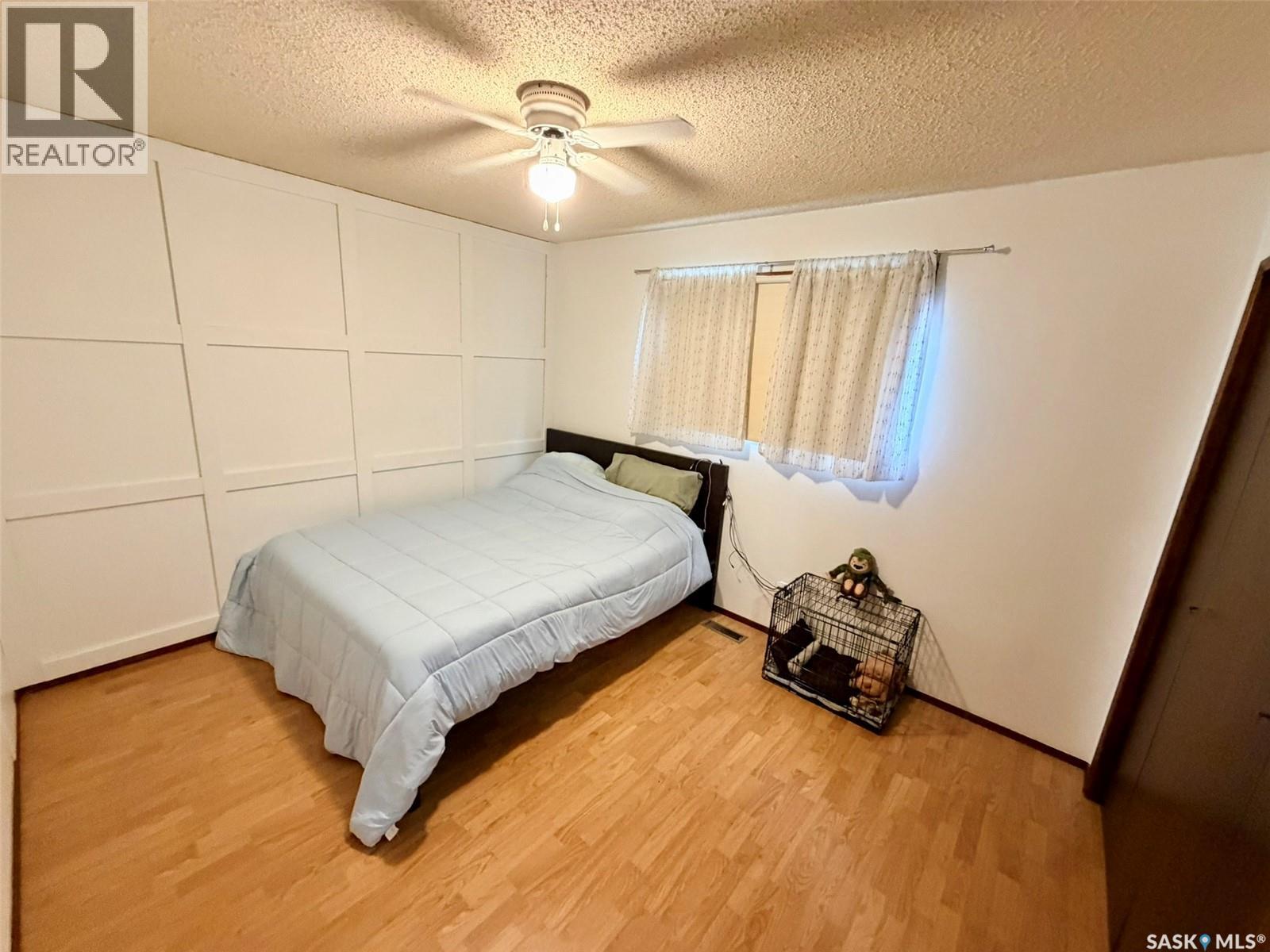 208 7th STREET E - 12
