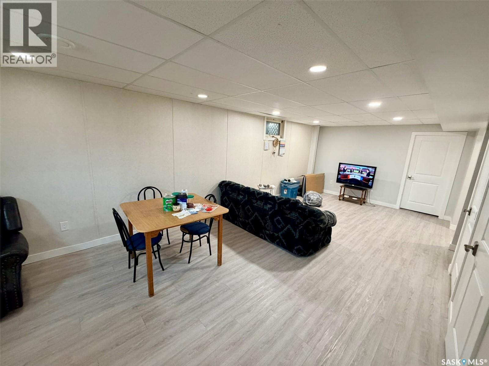 208 7th STREET E - 18