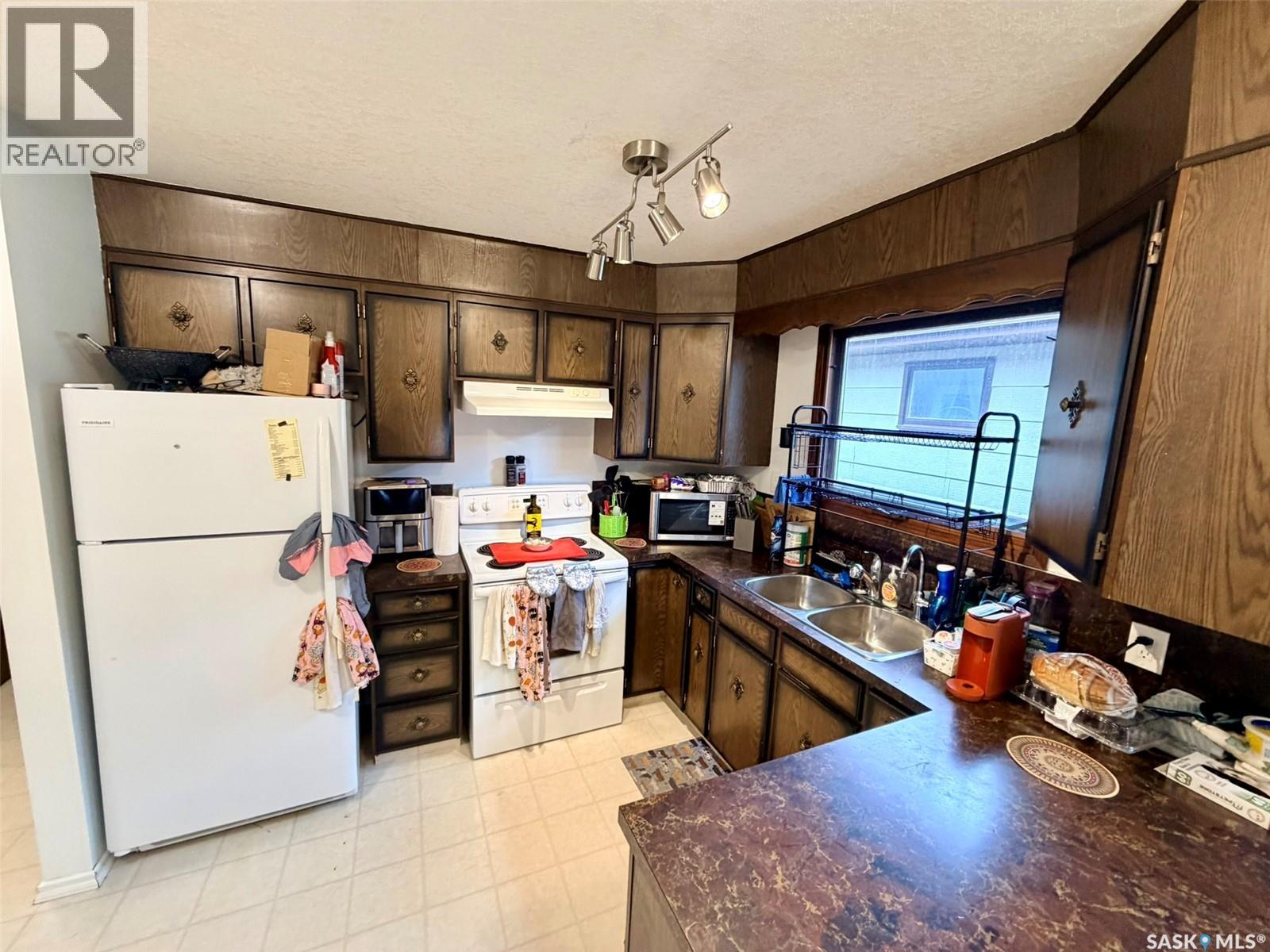 208 7th STREET E - 2
