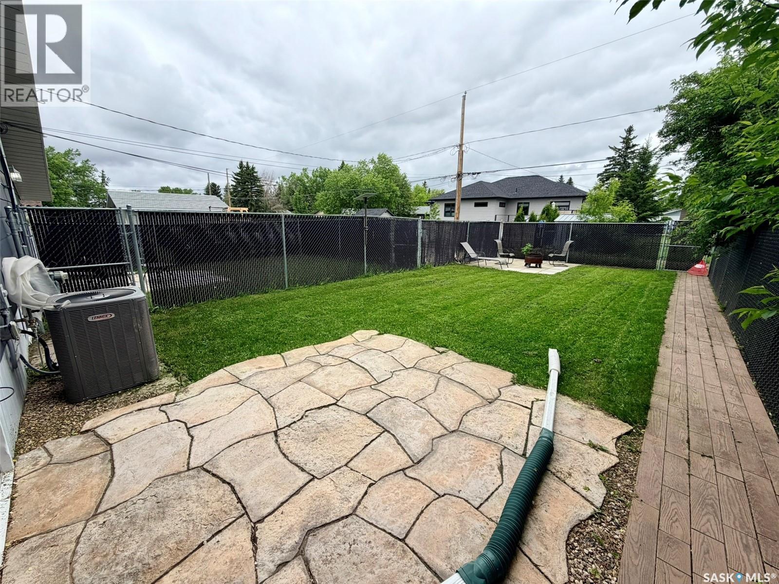 208 7th STREET E - 24